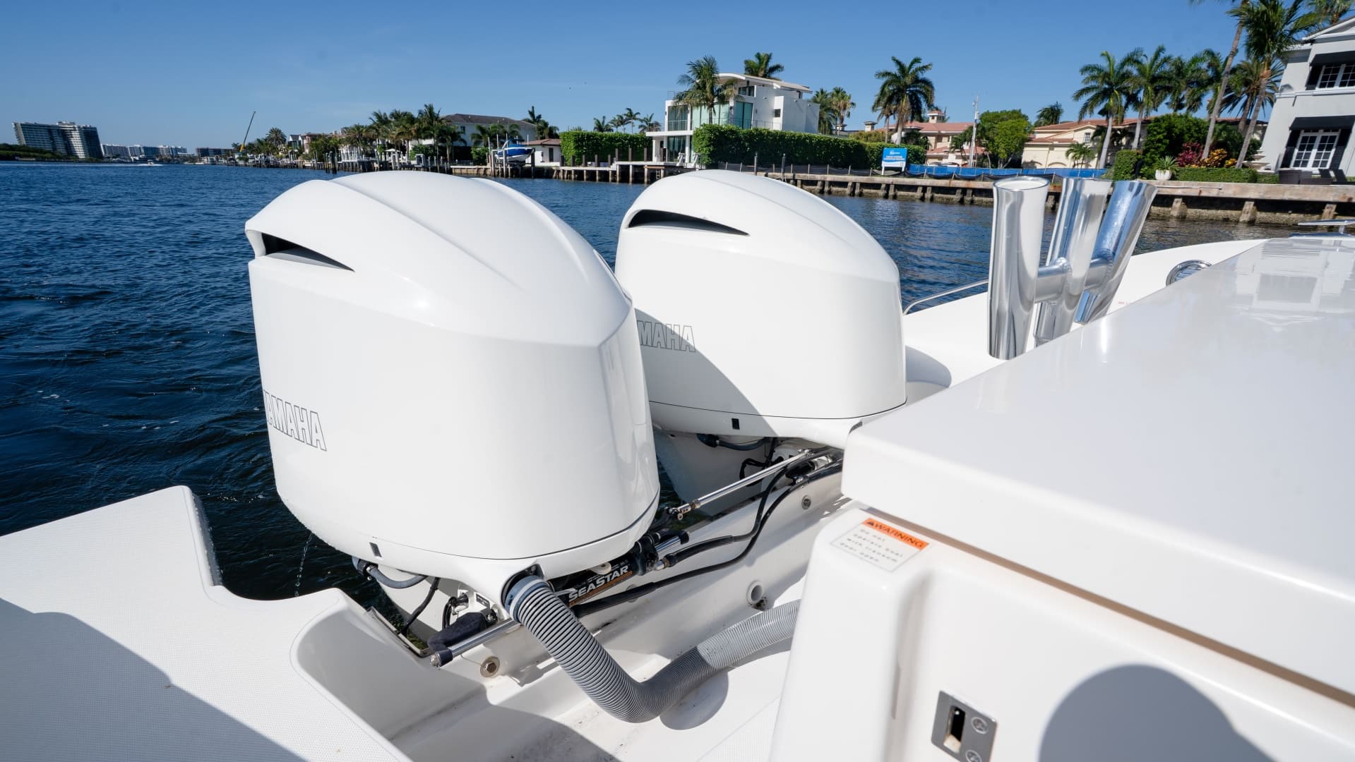 2018 Pursuit 325 OS