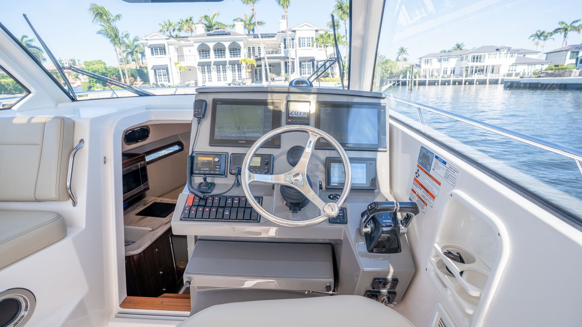 2018 Pursuit 325 OS