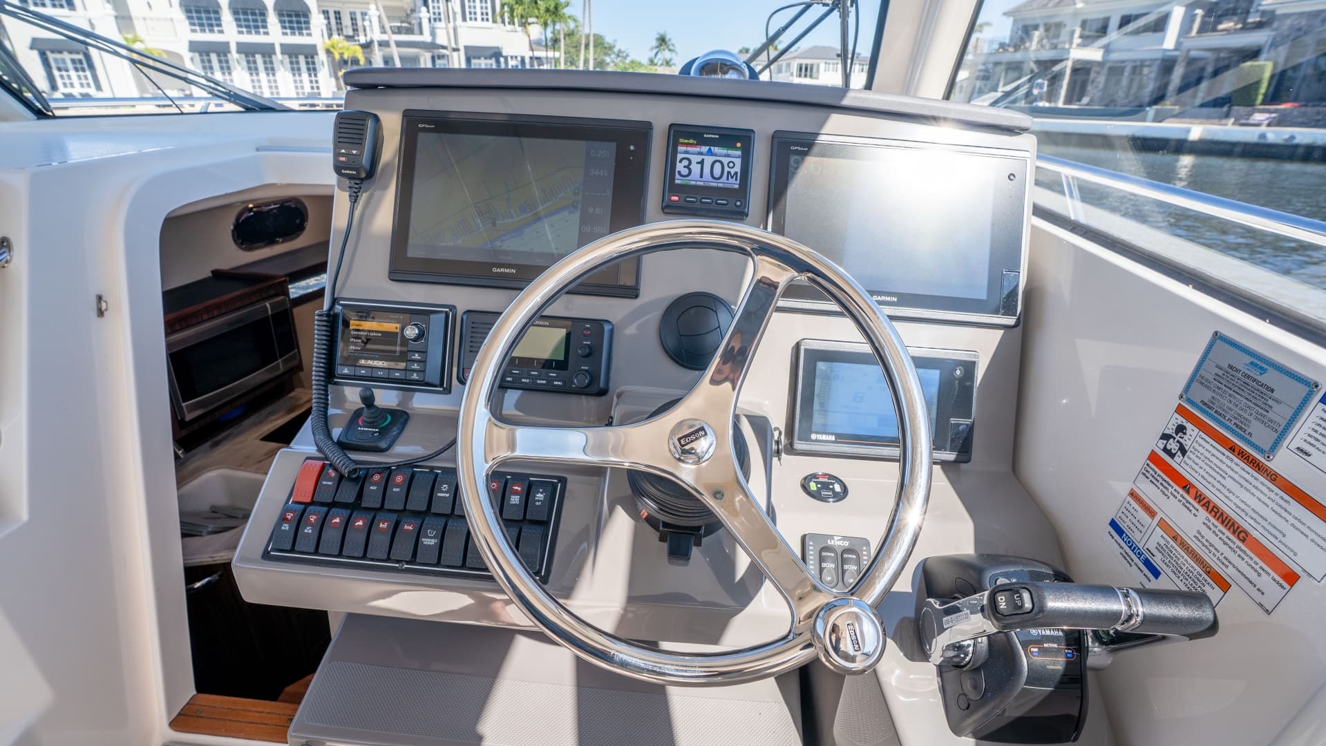 2018 Pursuit 325 OS