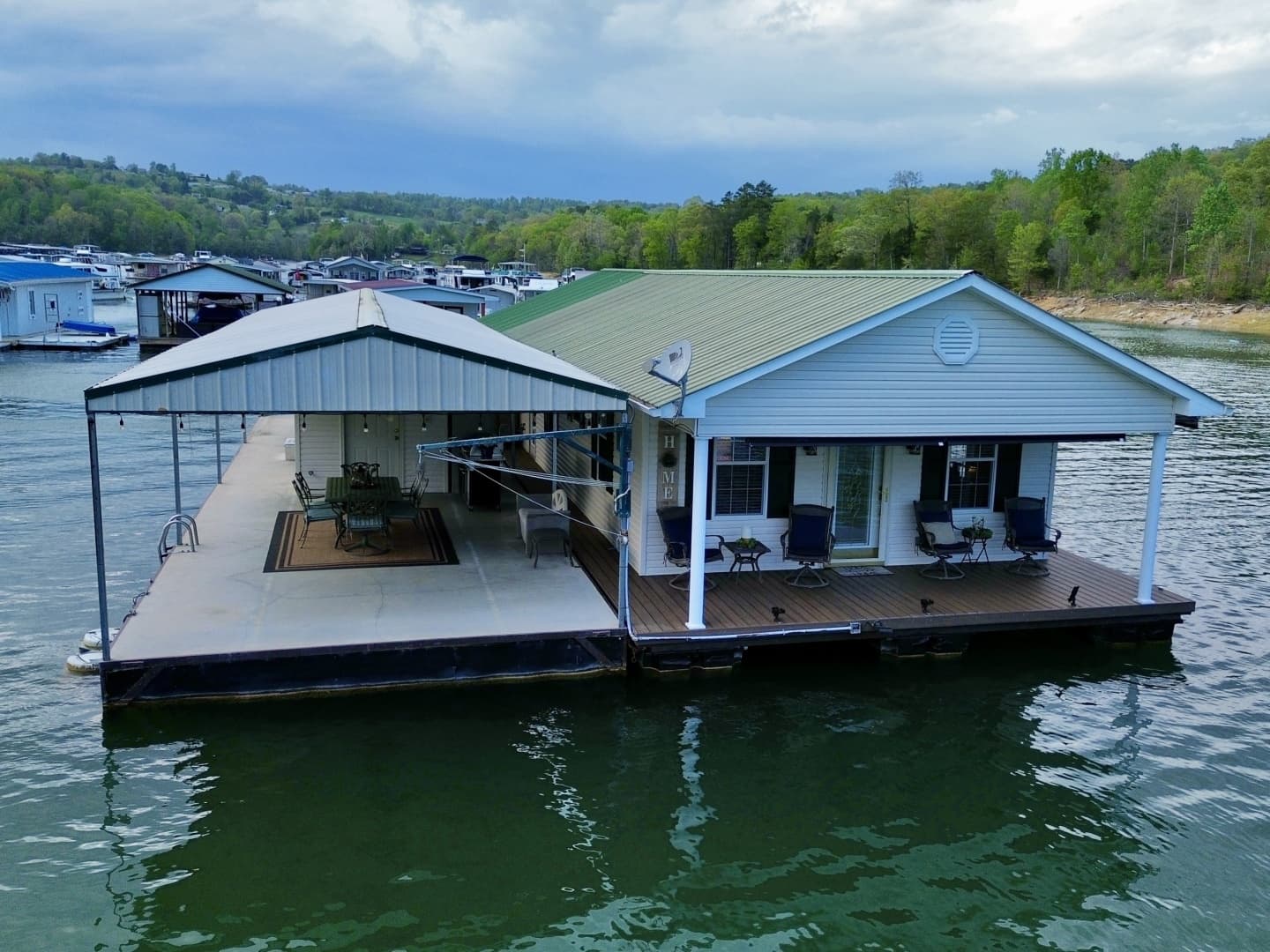 2002 Custom 20 x 53 Floating Cabin - Approx 999/sqft