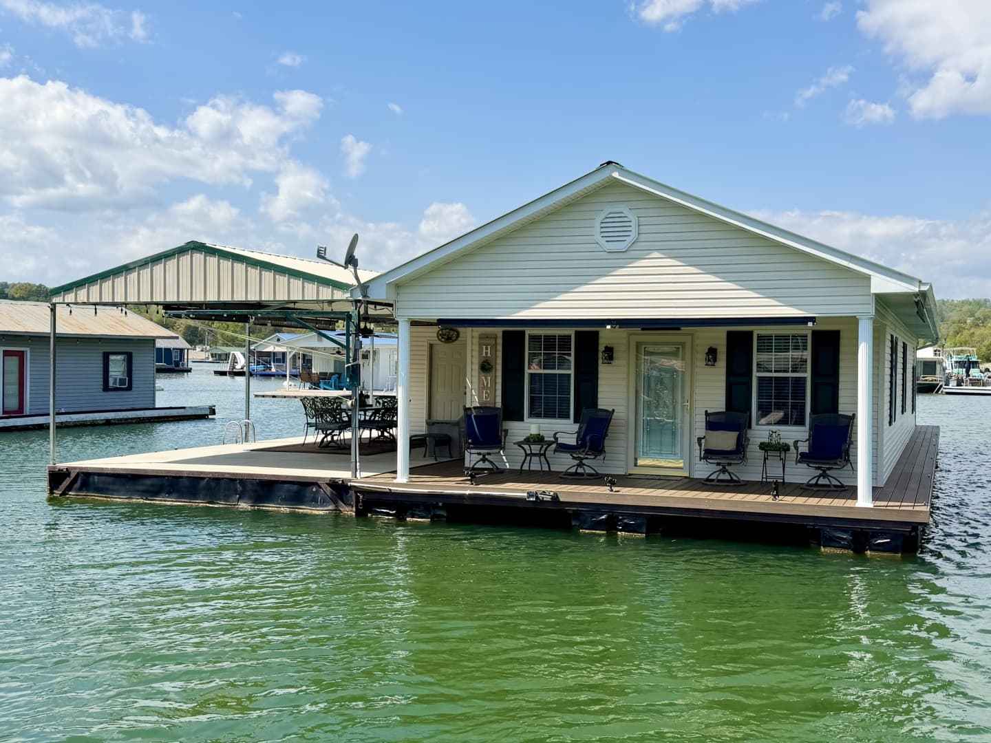 2002 Custom 20 x 53 Floating Cabin - Approx 999/sqft
