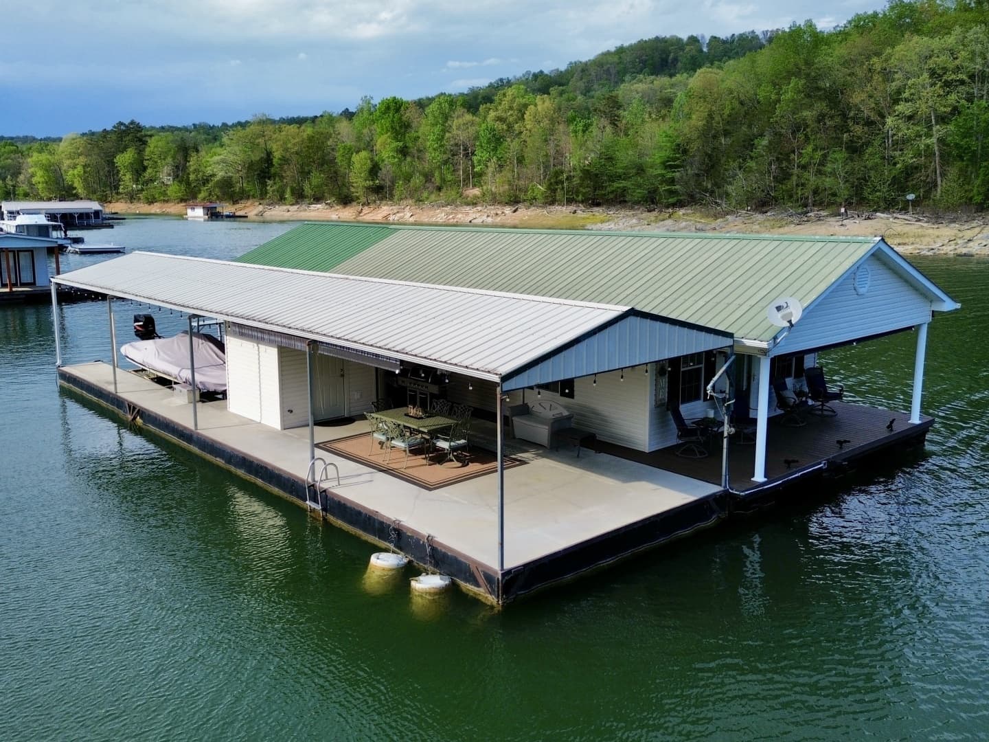 2002 Custom 20 x 53 Floating Cabin - Approx 999/sqft