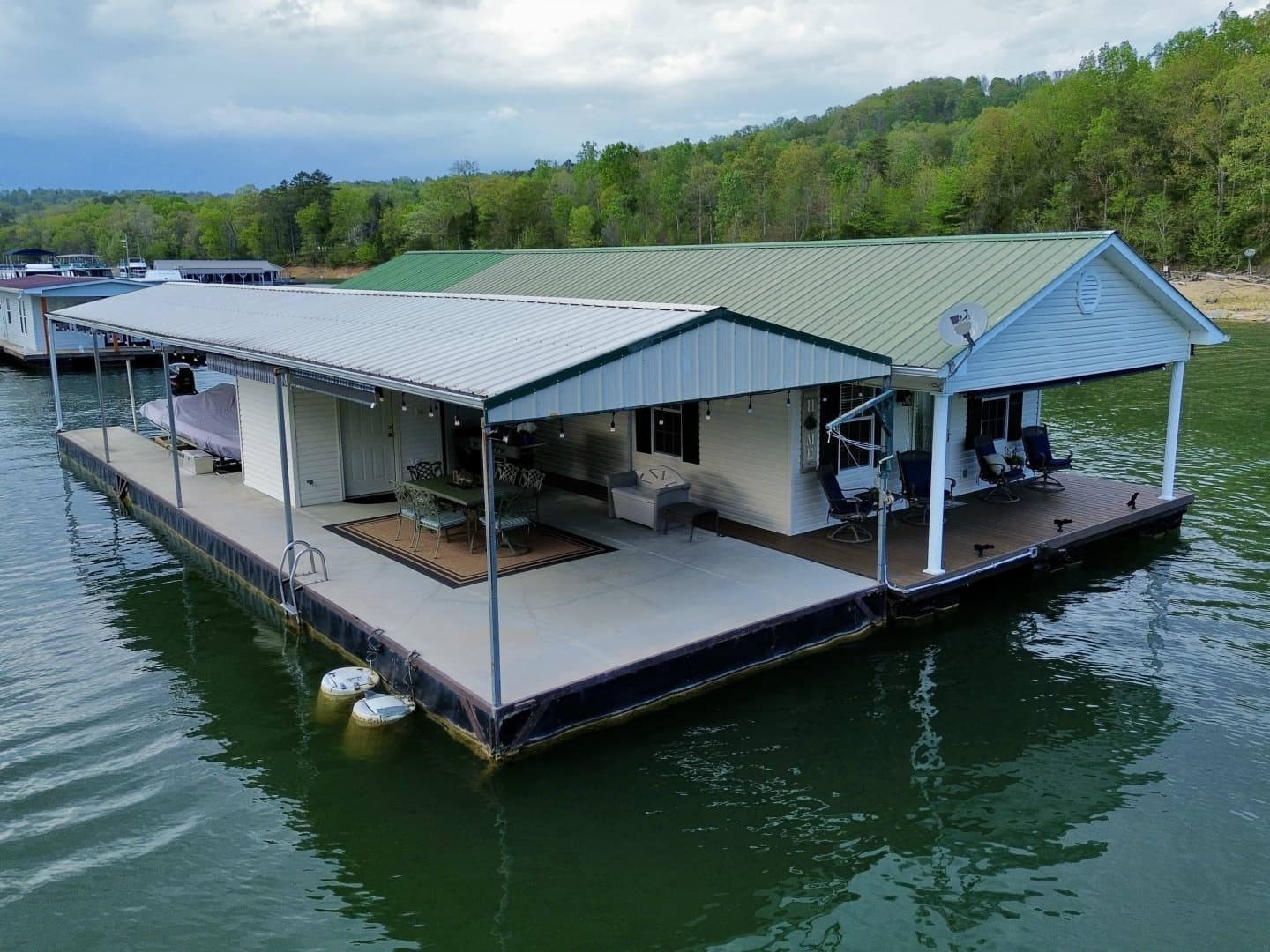 2002 Custom 20 x 53 Floating Cabin - Approx 999/sqft