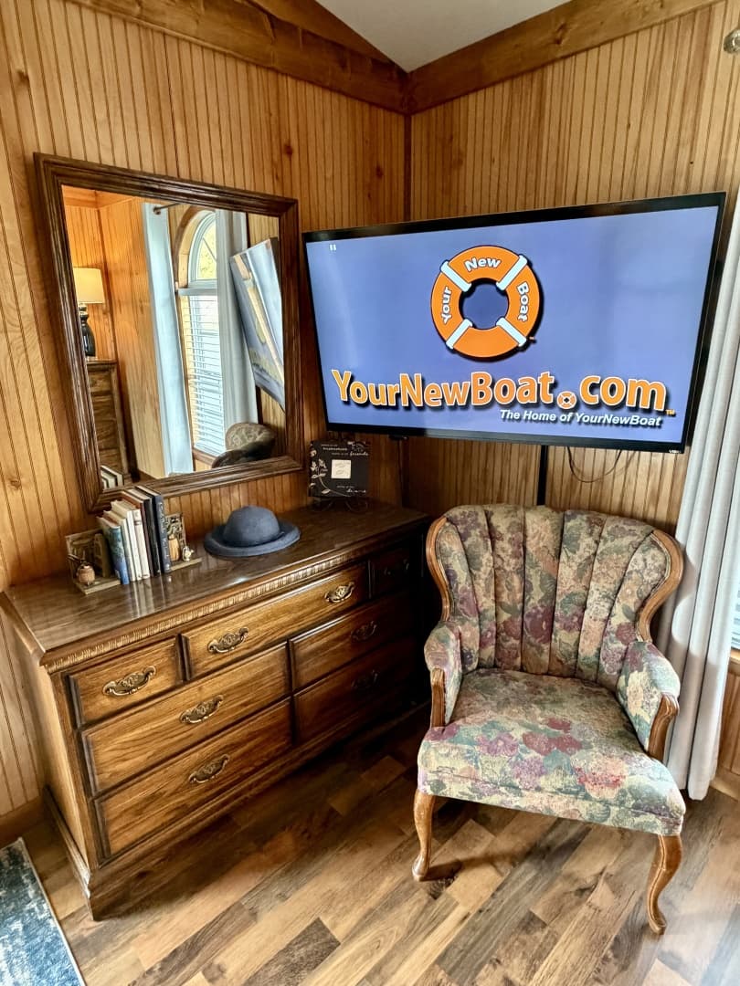 2002 Custom 20 x 53 Floating Cabin - Approx 999/sqft
