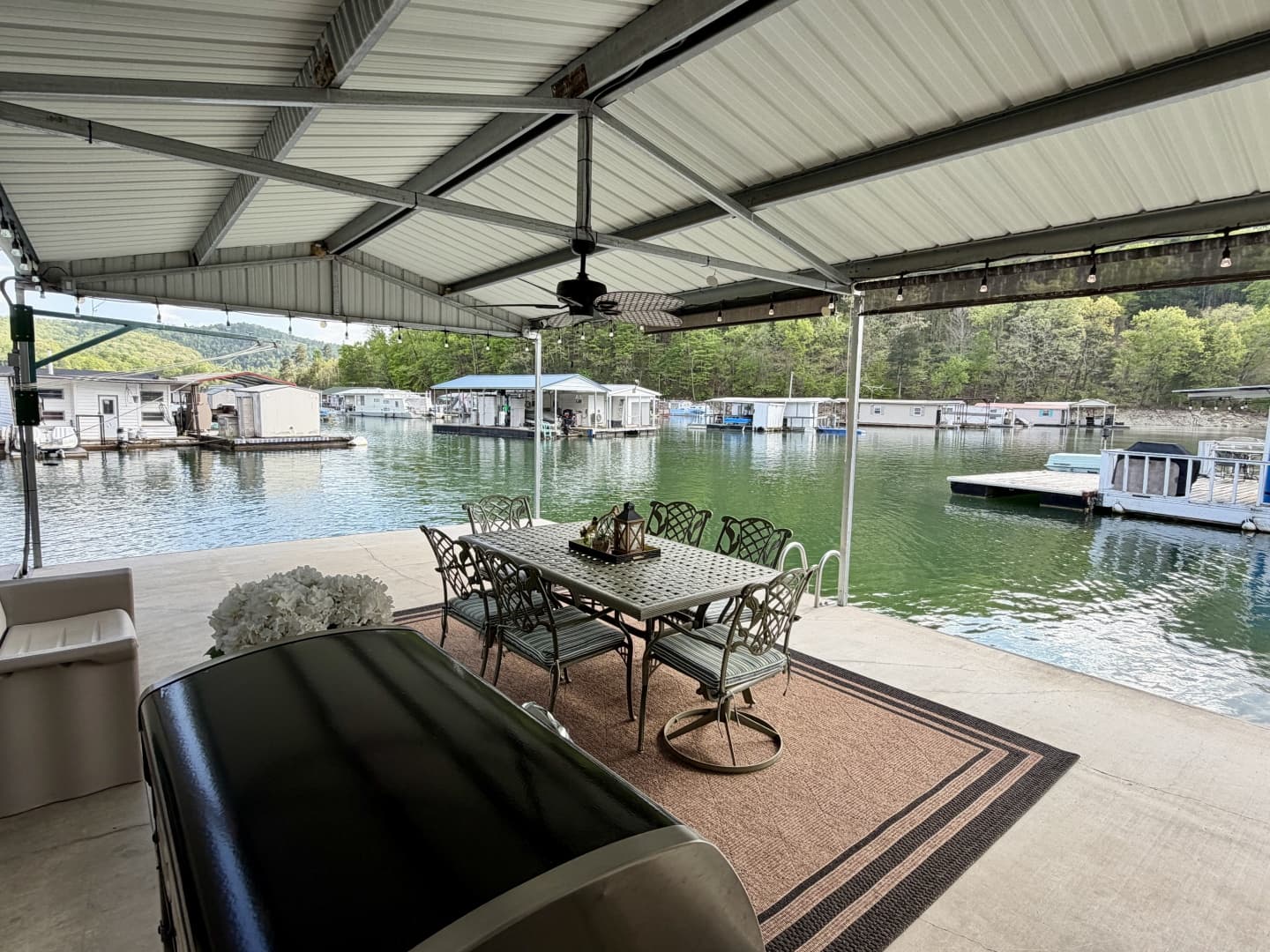 2002 Custom 20 x 53 Floating Cabin - Approx 999/sqft
