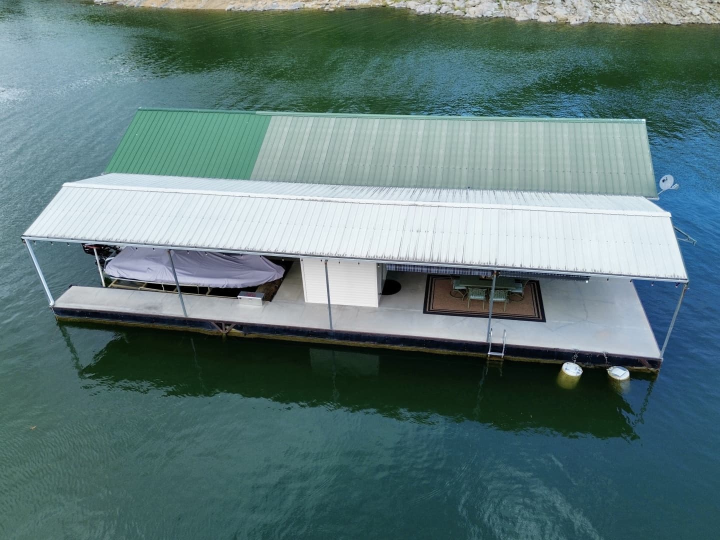 2002 Custom 20 x 53 Floating Cabin - Approx 999/sqft