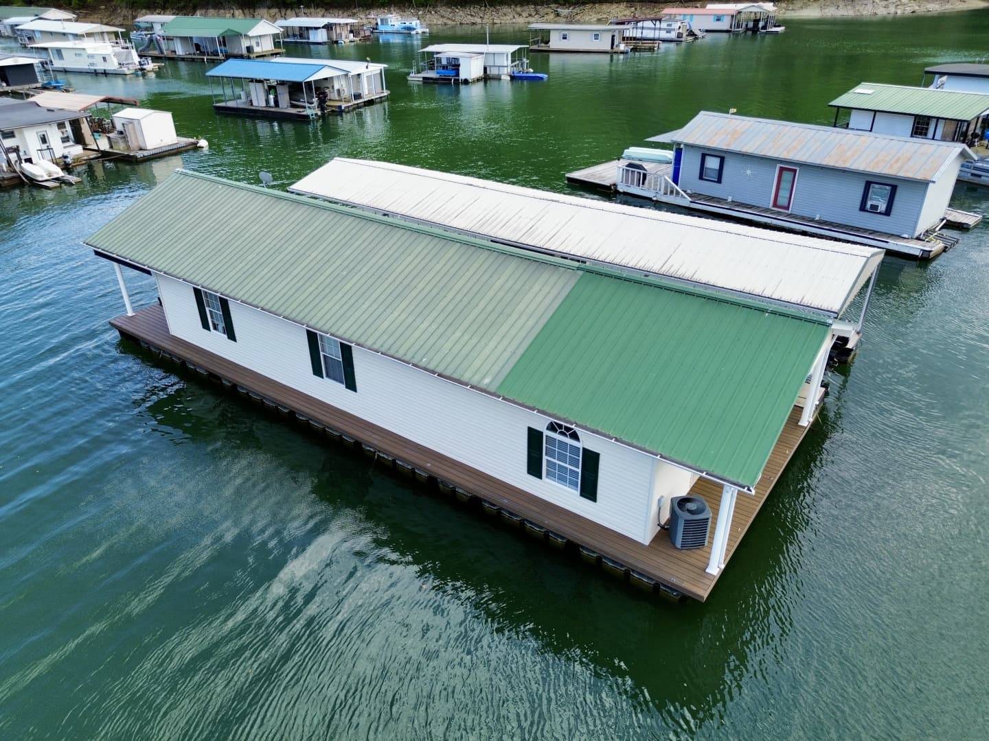 2002 Custom 20 x 53 Floating Cabin - Approx 999/sqft