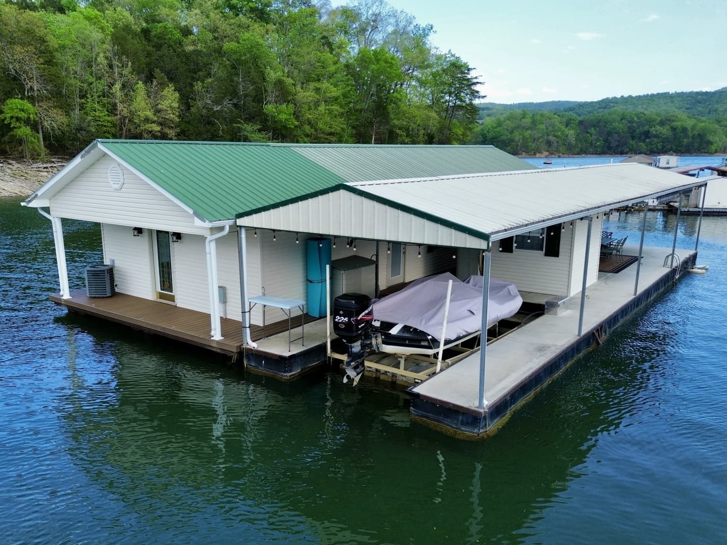 2002 Custom 20 x 53 Floating Cabin - Approx 999/sqft