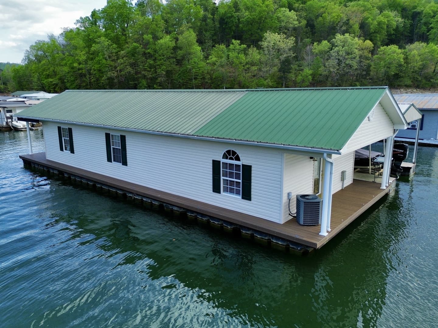 2002 Custom 20 x 53 Floating Cabin - Approx 999/sqft