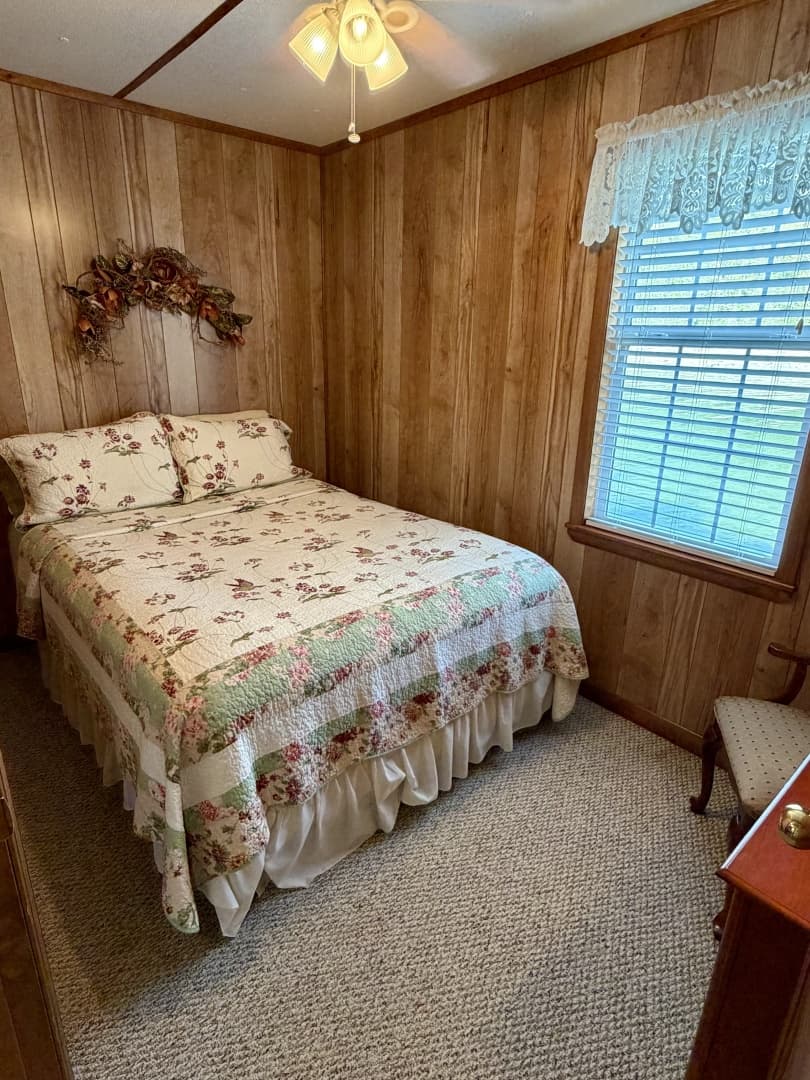 2002 Custom 20 x 53 Floating Cabin - Approx 999/sqft