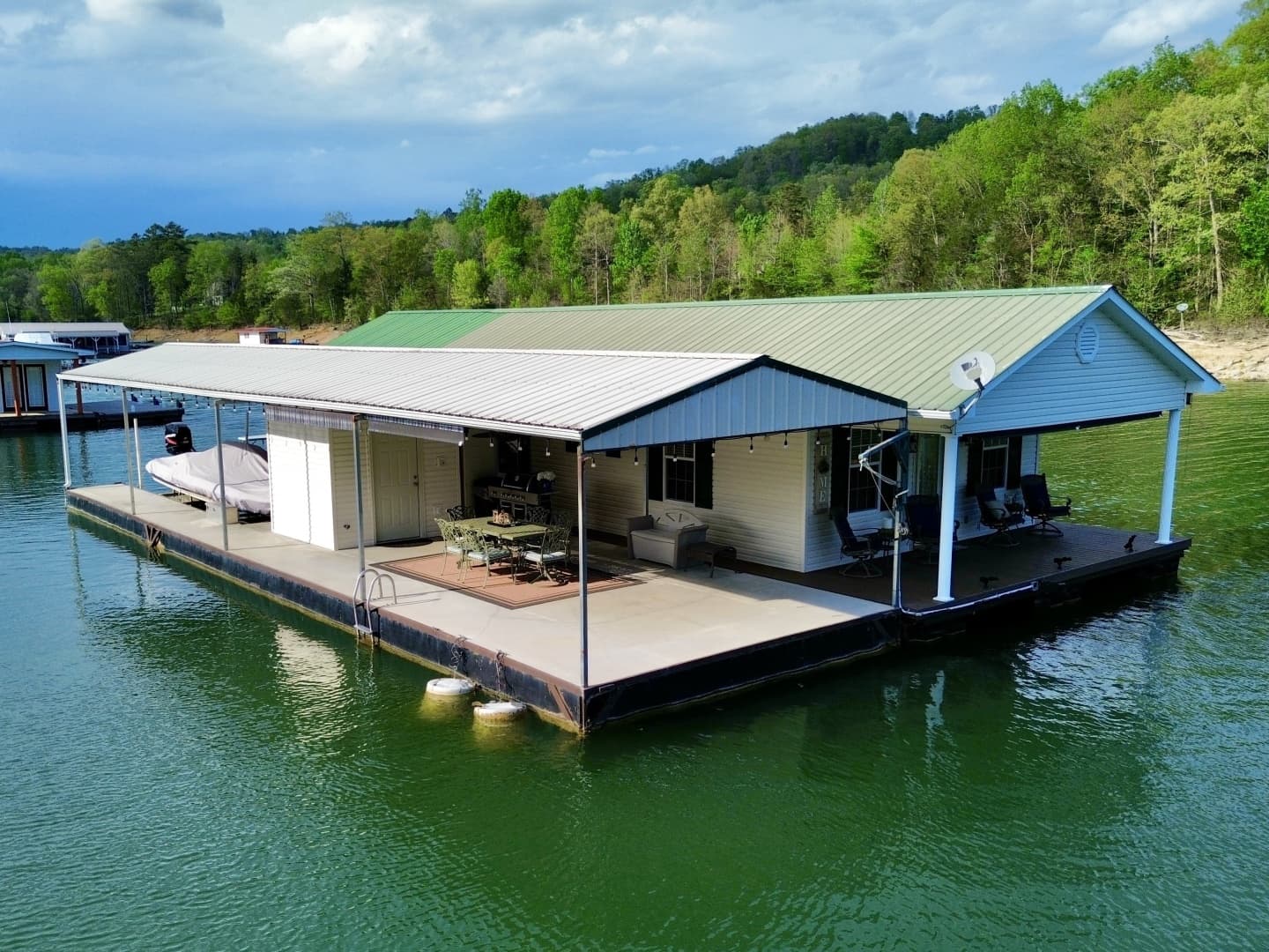 2002 Custom 20 x 53 Floating Cabin - Approx 999/sqft