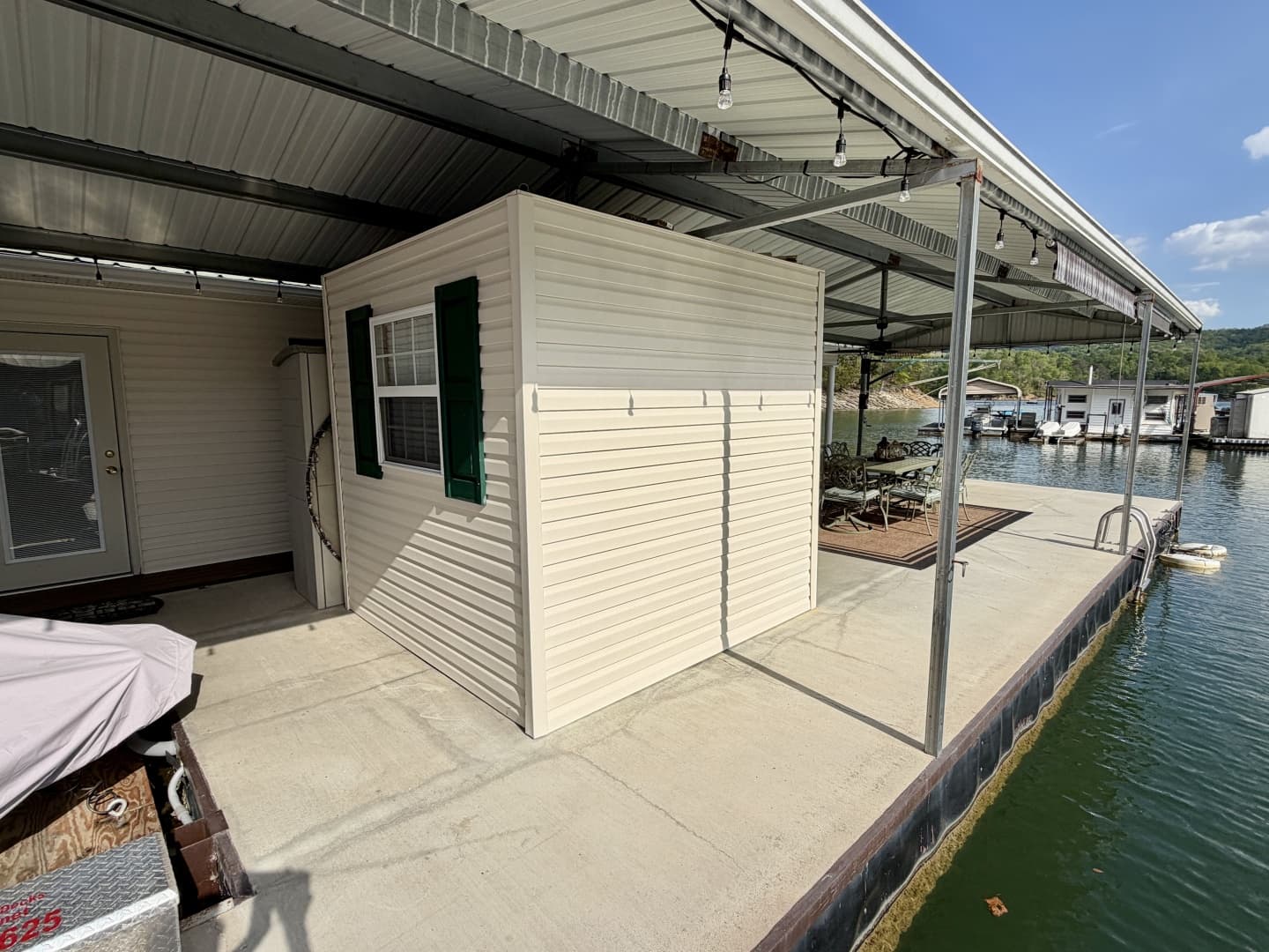 2002 Custom 20 x 53 Floating Cabin - Approx 999/sqft
