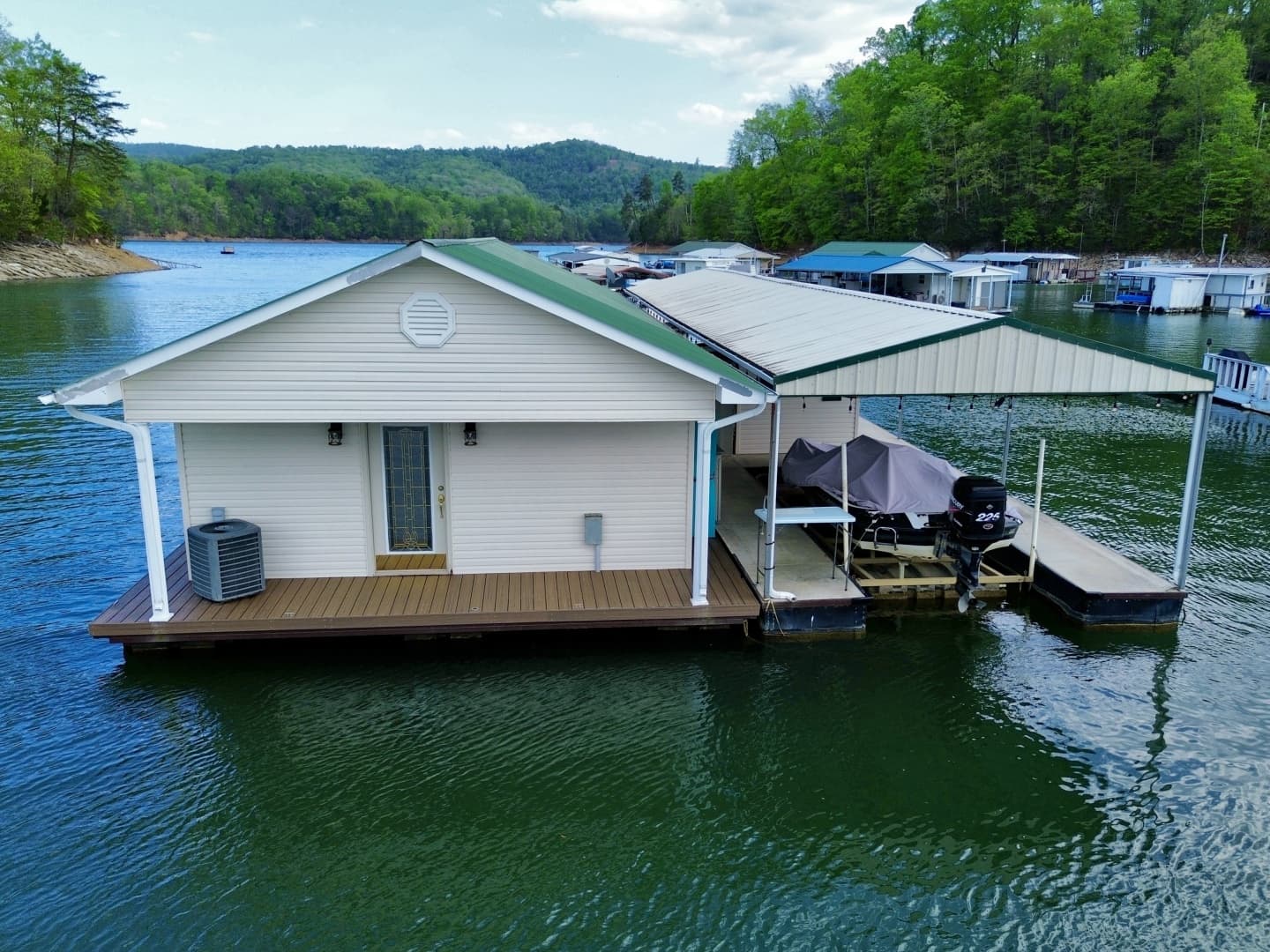2002 Custom 20 x 53 Floating Cabin - Approx 999/sqft