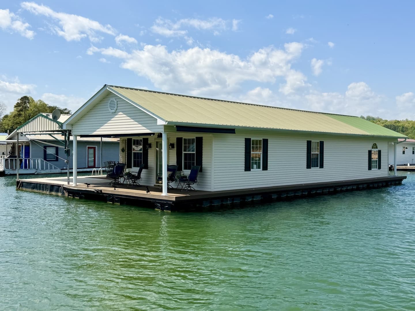 2002 Custom 20 x 53 Floating Cabin - Approx 999/sqft