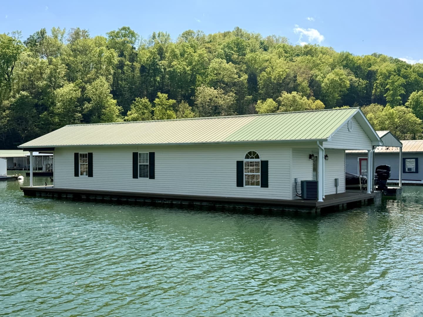 2002 Custom 20 x 53 Floating Cabin - Approx 999/sqft