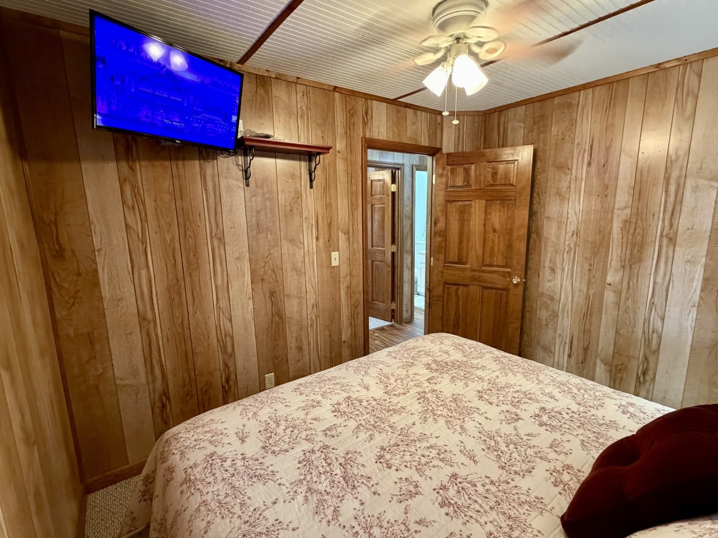 2002 Custom 20 x 53 Floating Cabin - Approx 999/sqft