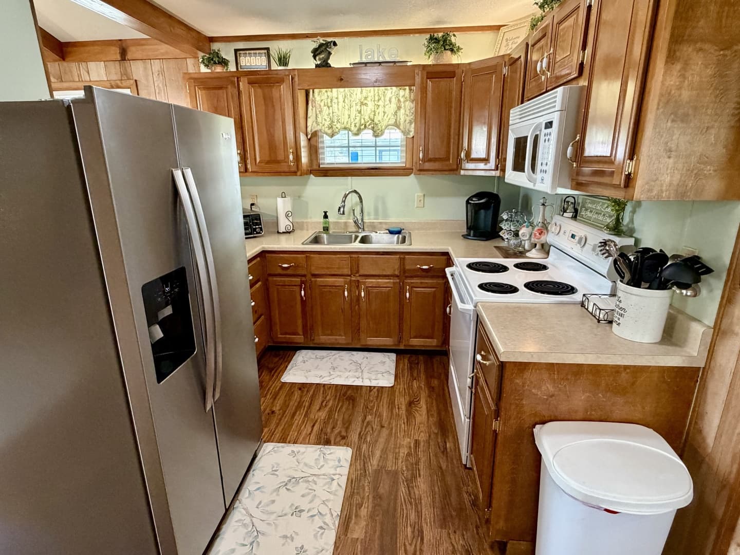 2002 Custom 20 x 53 Floating Cabin - Approx 999/sqft
