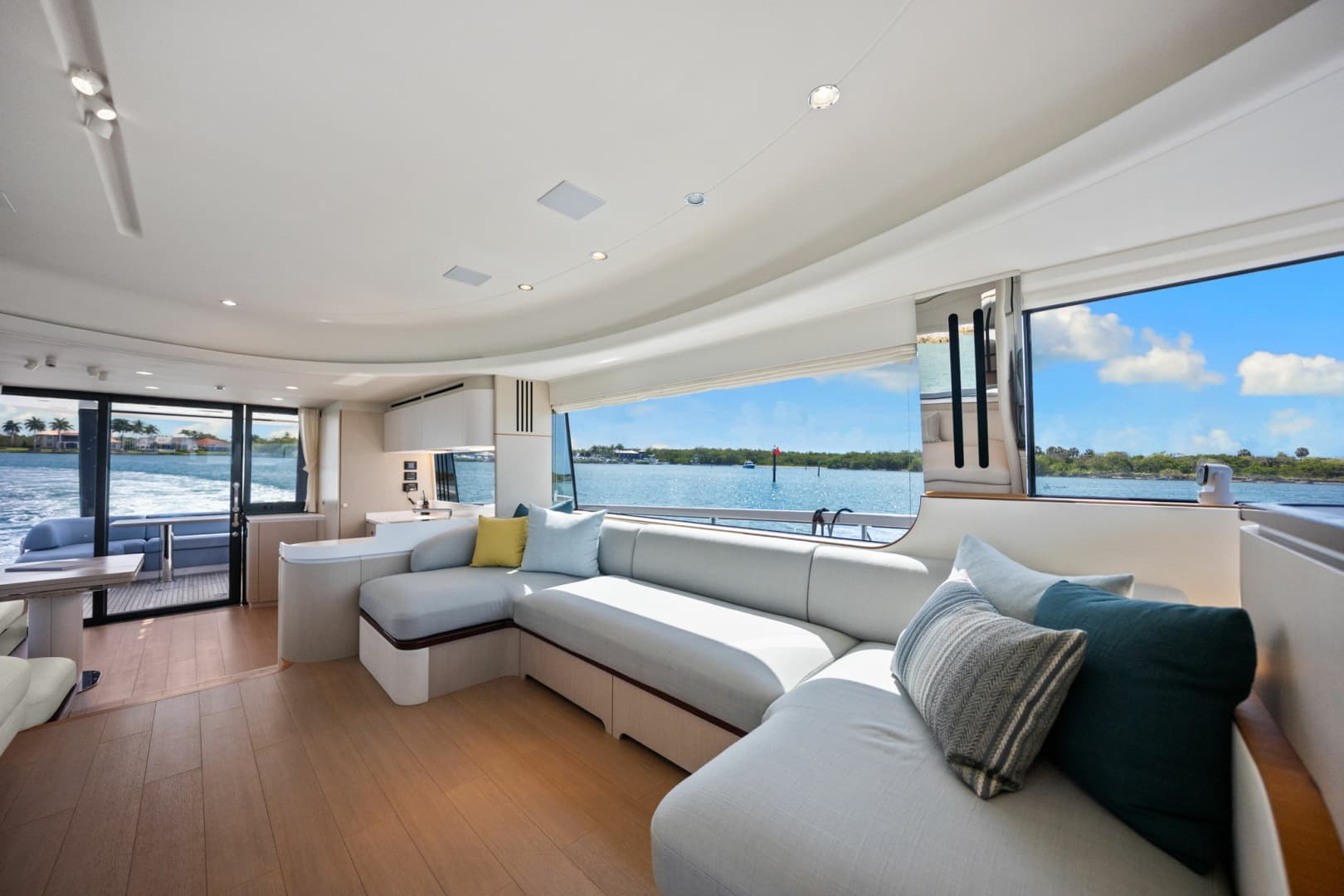 2025 Azimut 68 FLY