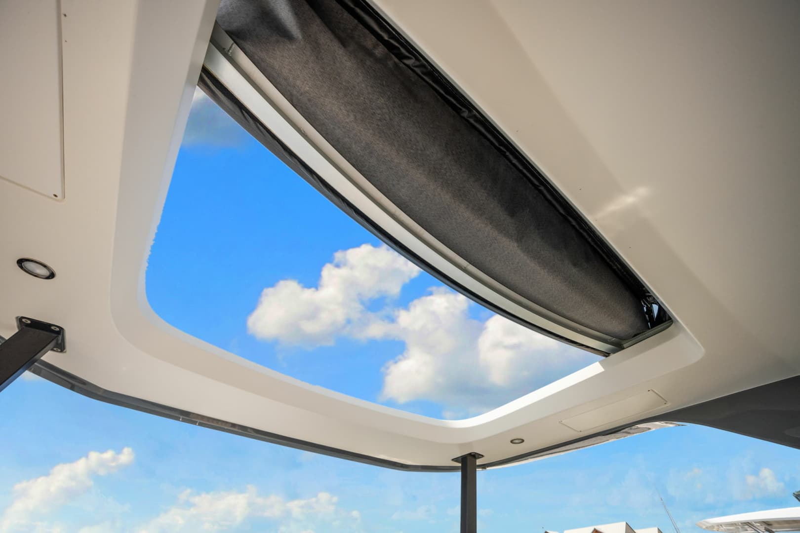 2025 Azimut 68 FLY