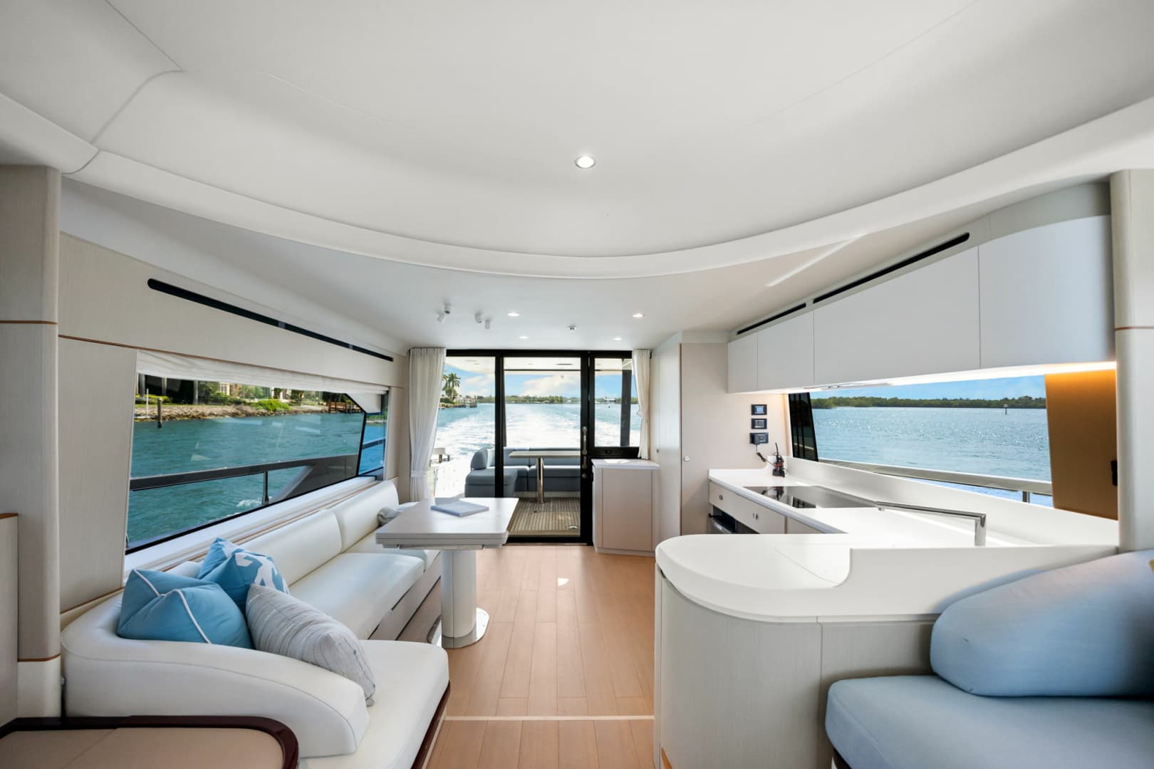 2025 Azimut 68 FLY
