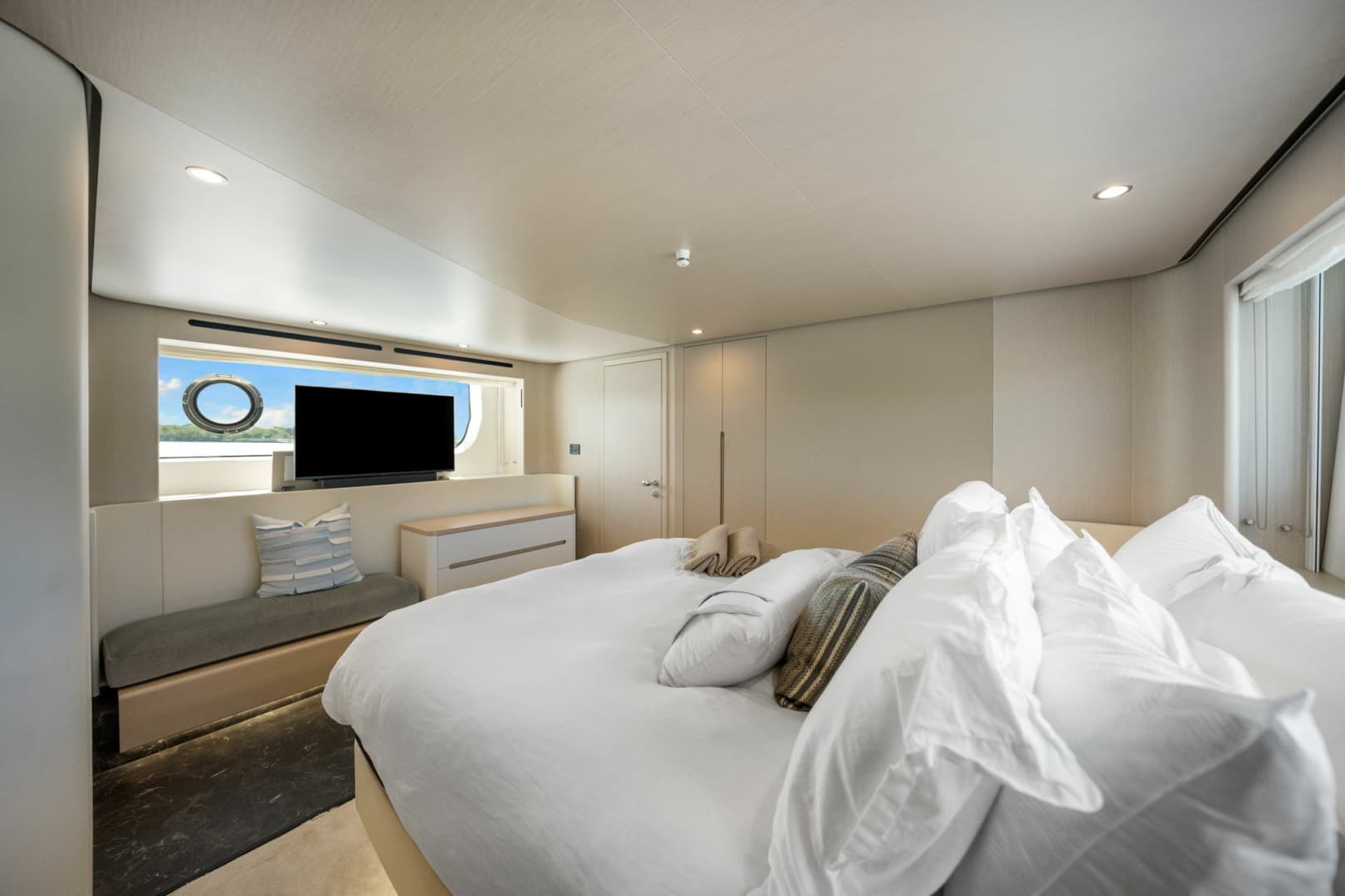 2025 Azimut 68 FLY