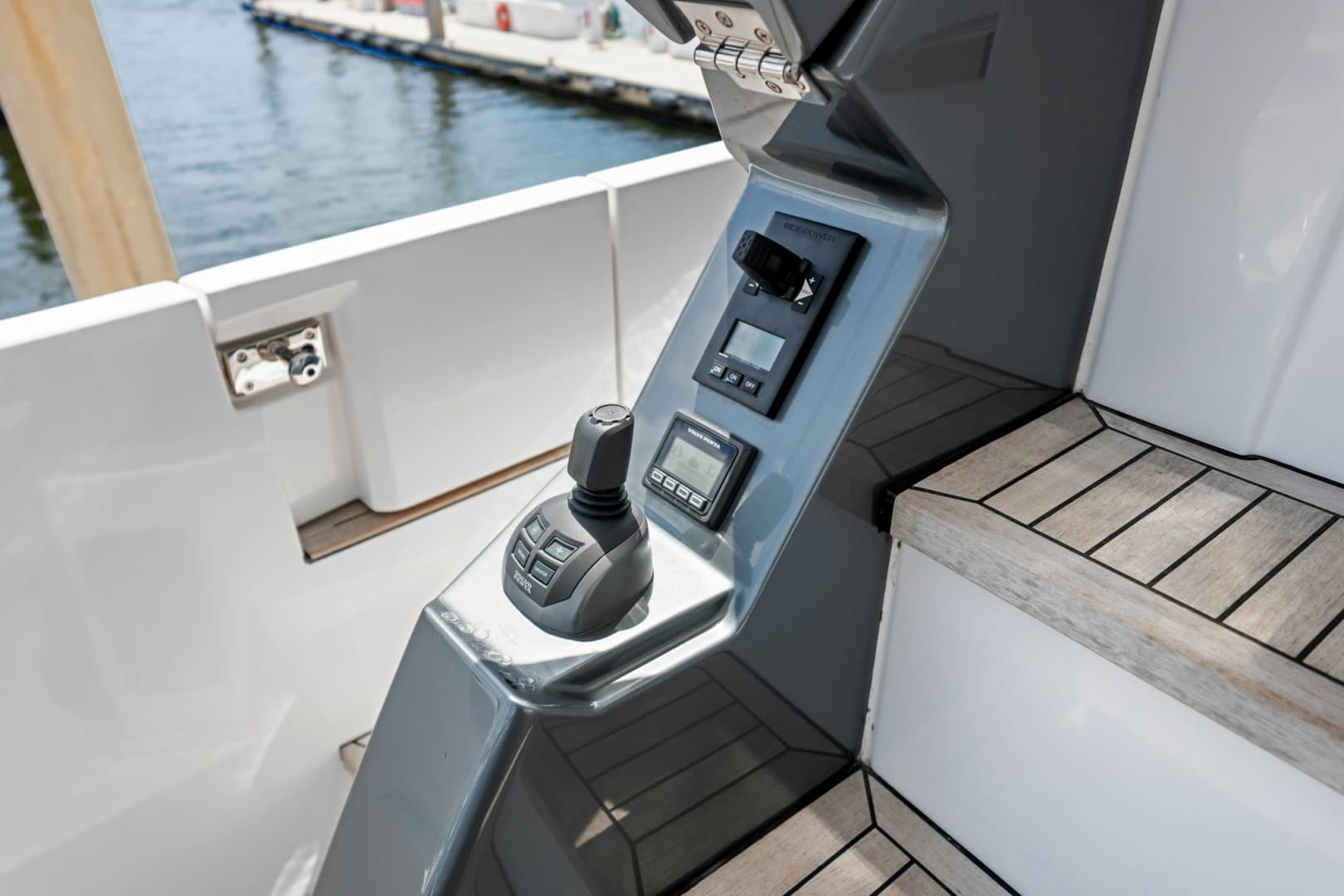 2025 Azimut 68 FLY