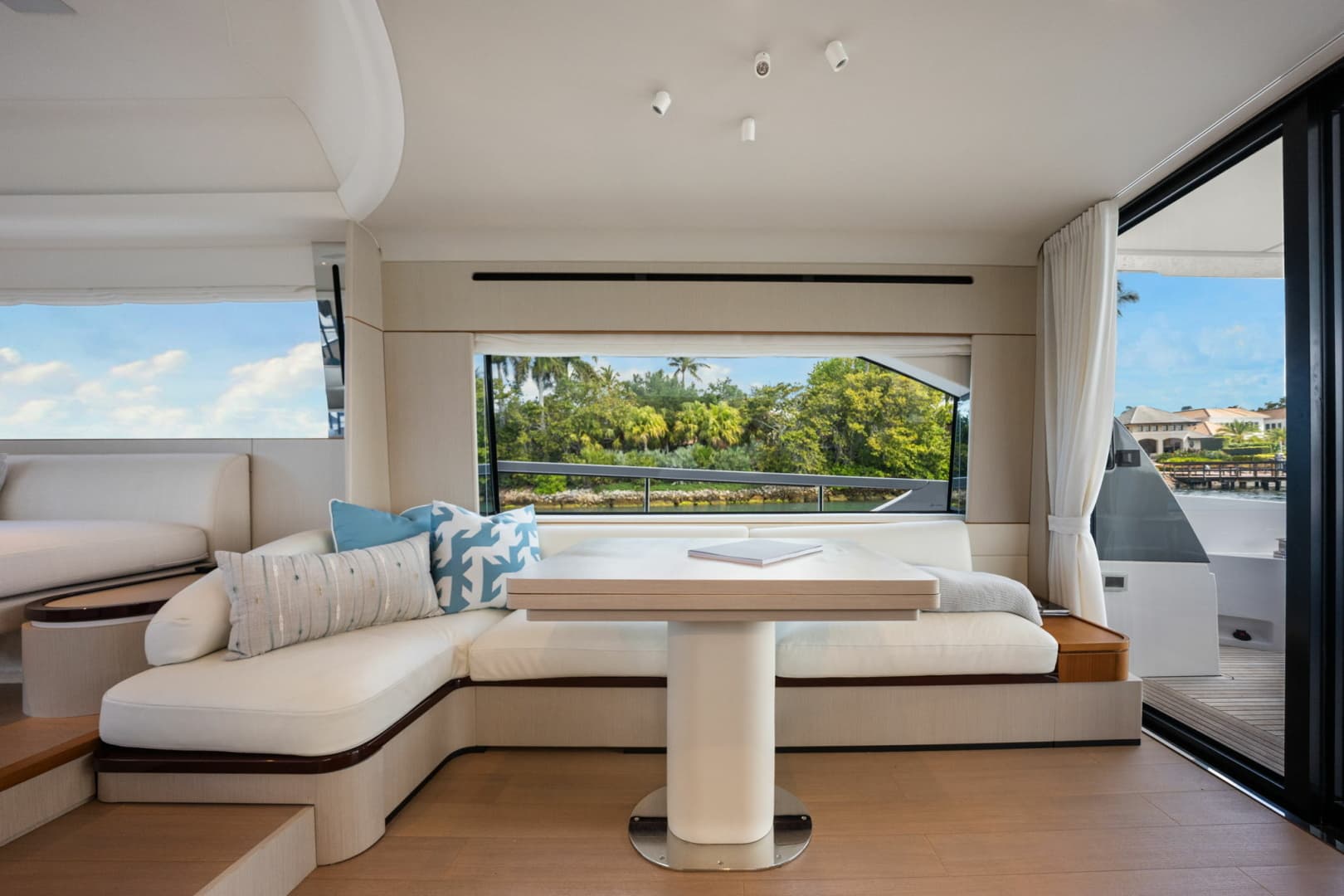 2025 Azimut 68 FLY