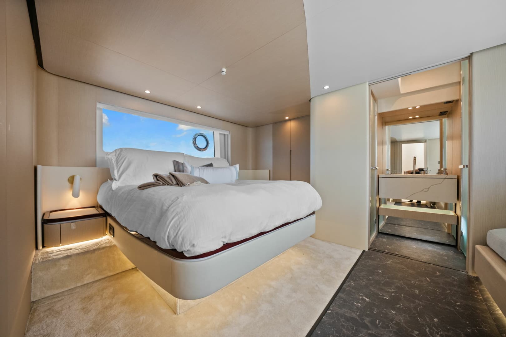2025 Azimut 68 FLY