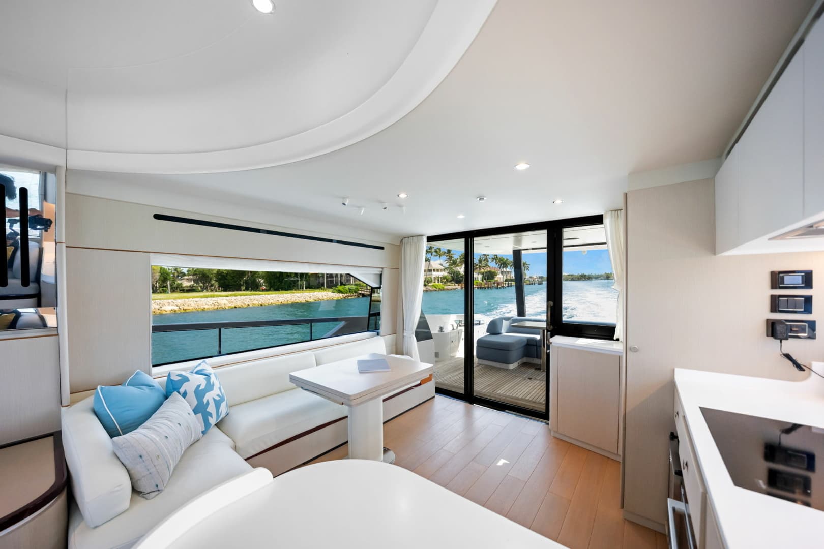 2025 Azimut 68 FLY