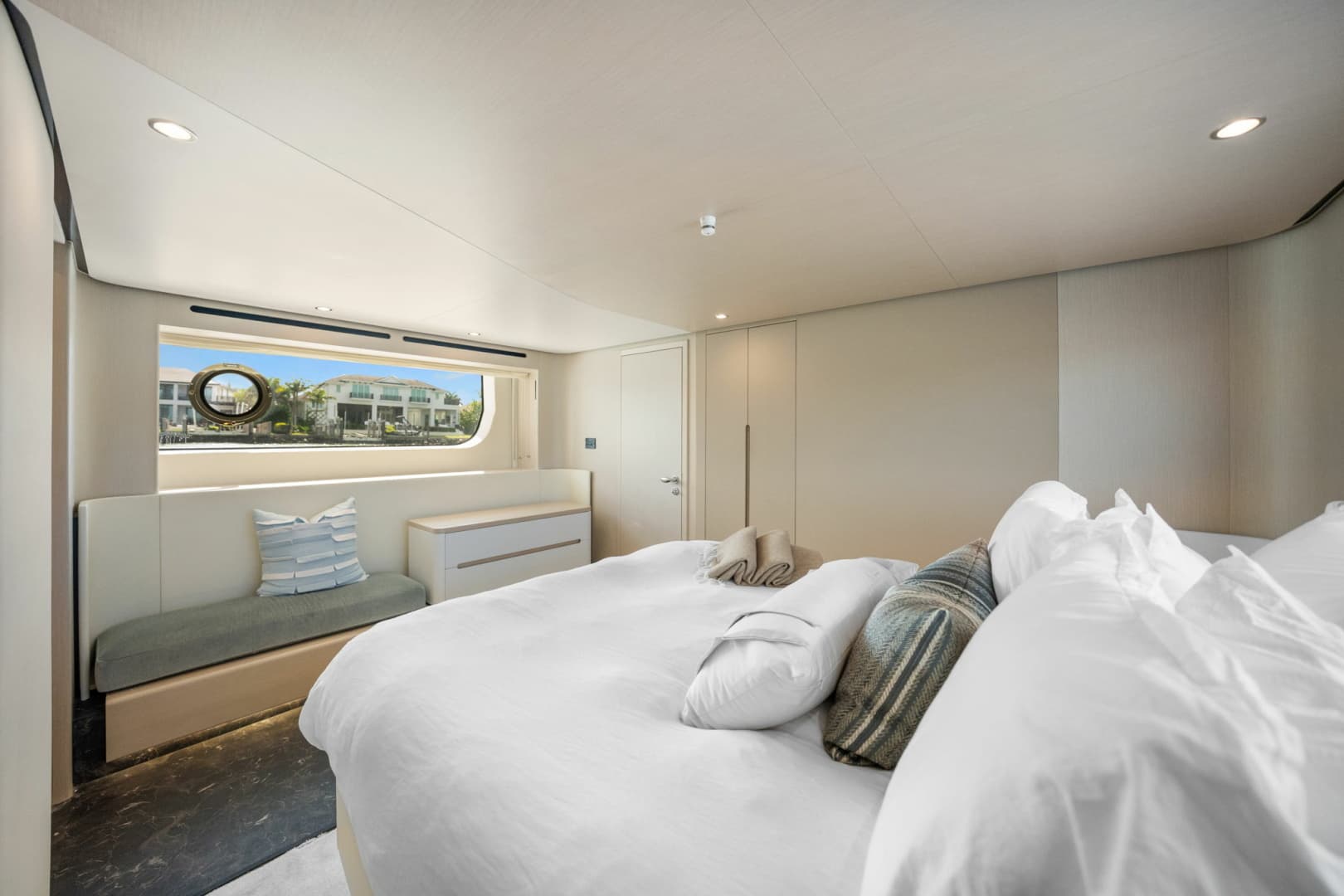 2025 Azimut 68 FLY