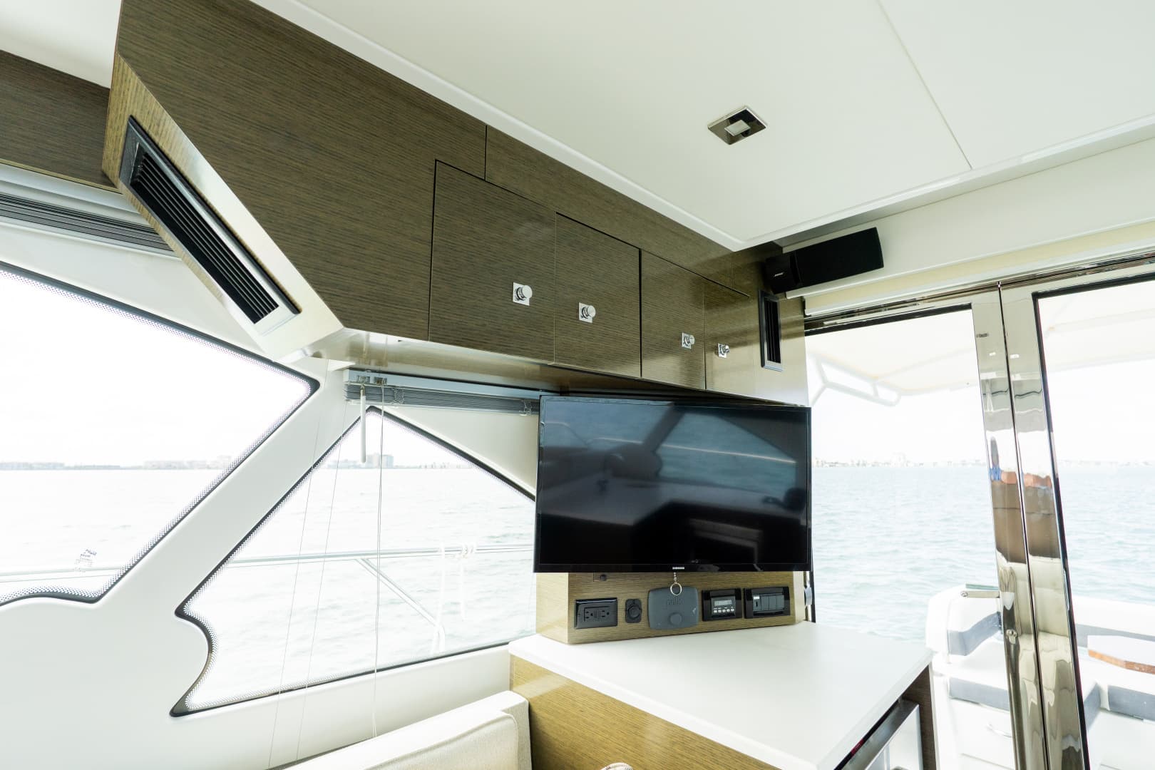 2018 Cruisers Yachts 50 CANTIUS