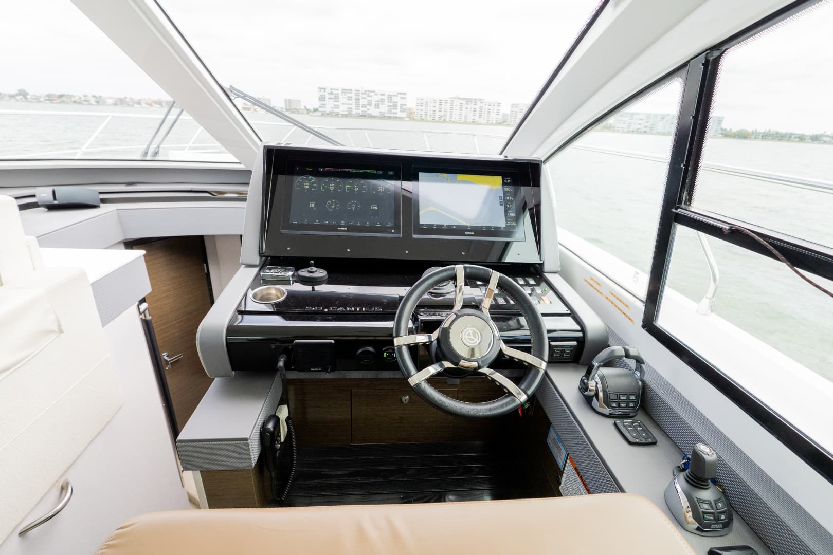 2018 Cruisers Yachts 50 CANTIUS