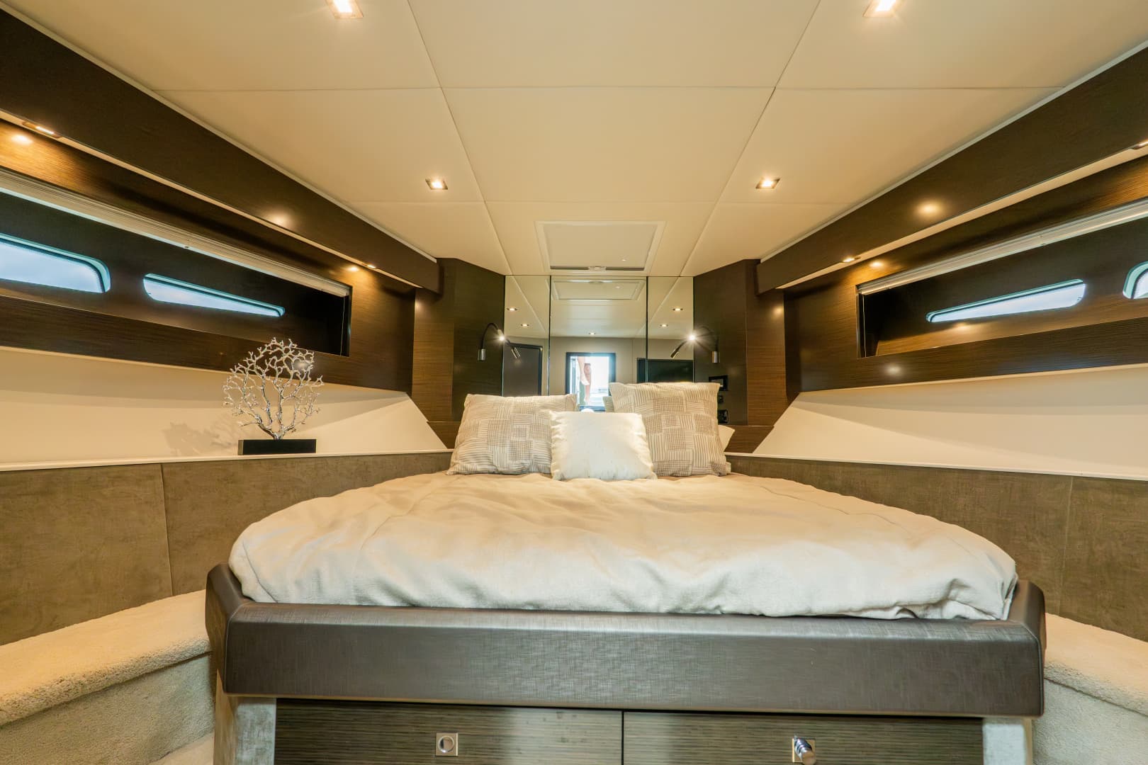2018 Cruisers Yachts 50 CANTIUS