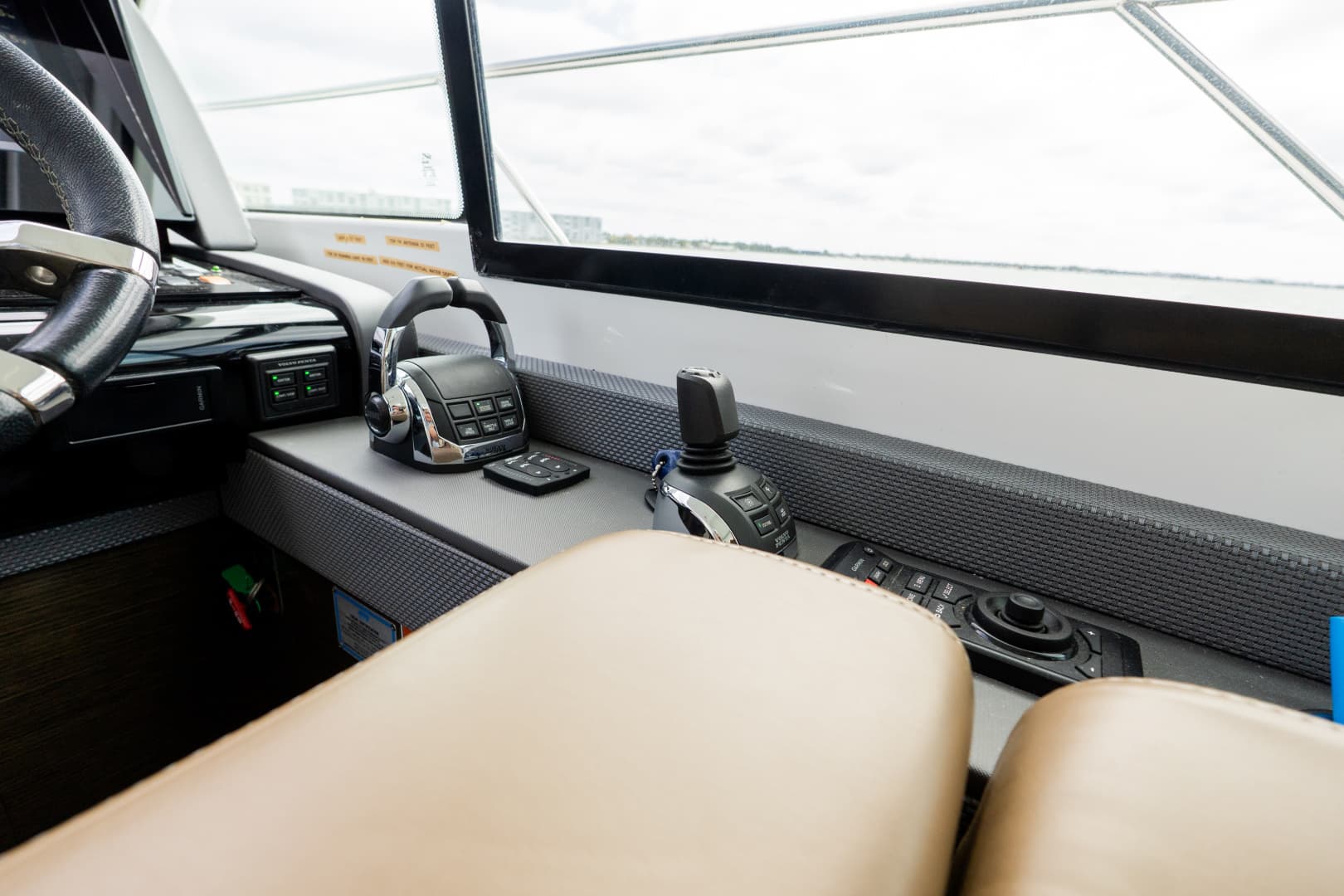 2018 Cruisers Yachts 50 CANTIUS
