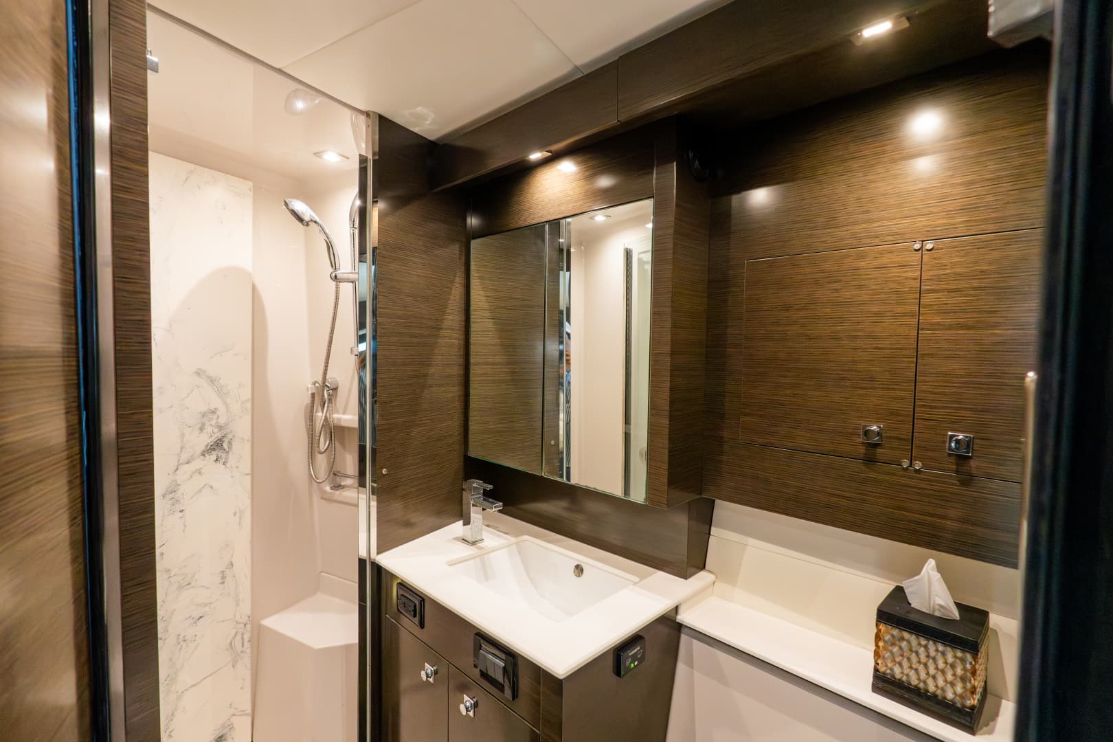 2018 Cruisers Yachts 50 CANTIUS
