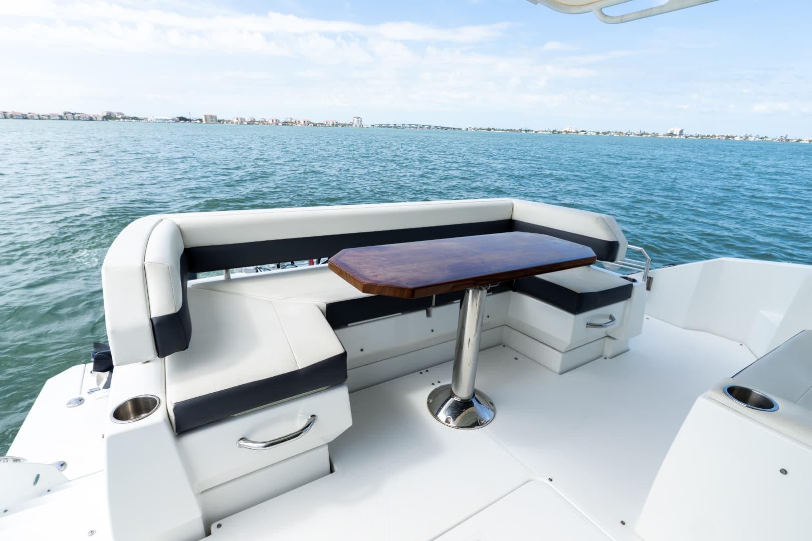 2018 Cruisers Yachts 50 CANTIUS