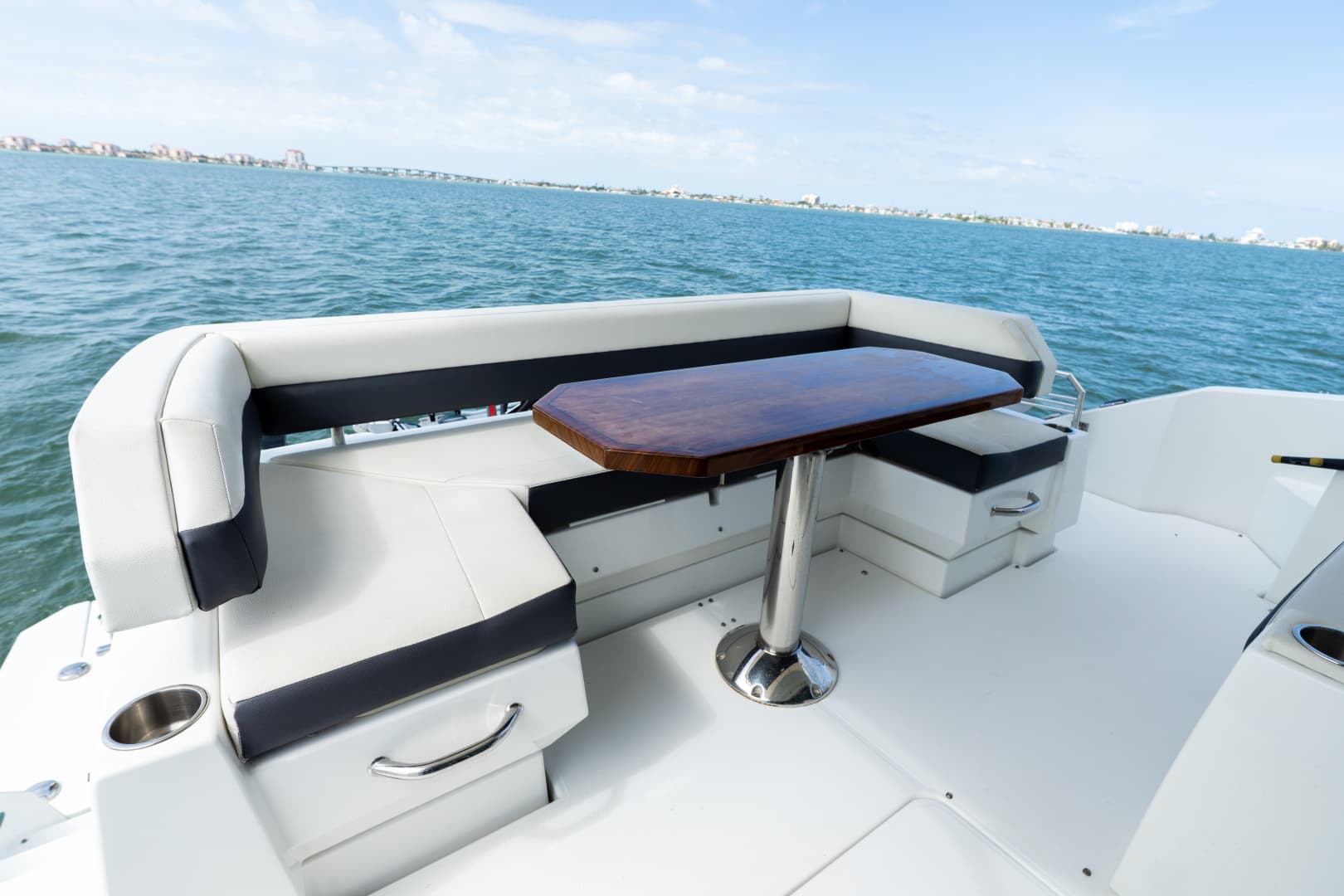 2018 Cruisers Yachts 50 CANTIUS