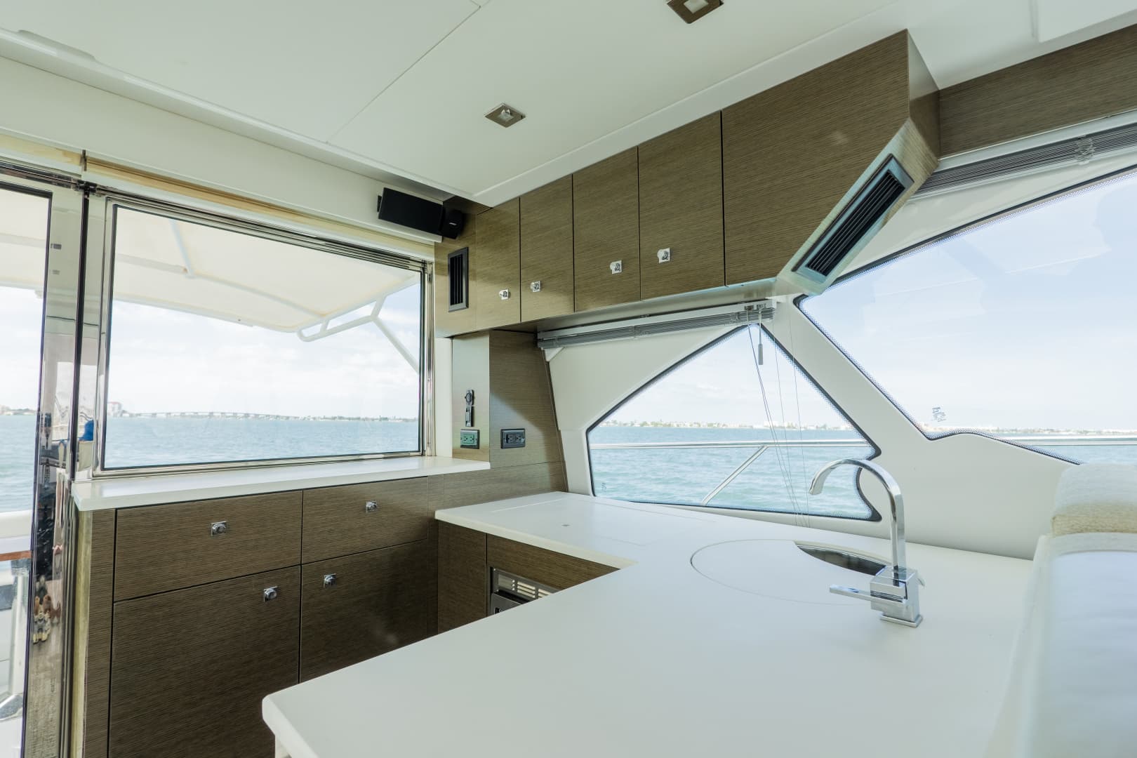 2018 Cruisers Yachts 50 CANTIUS