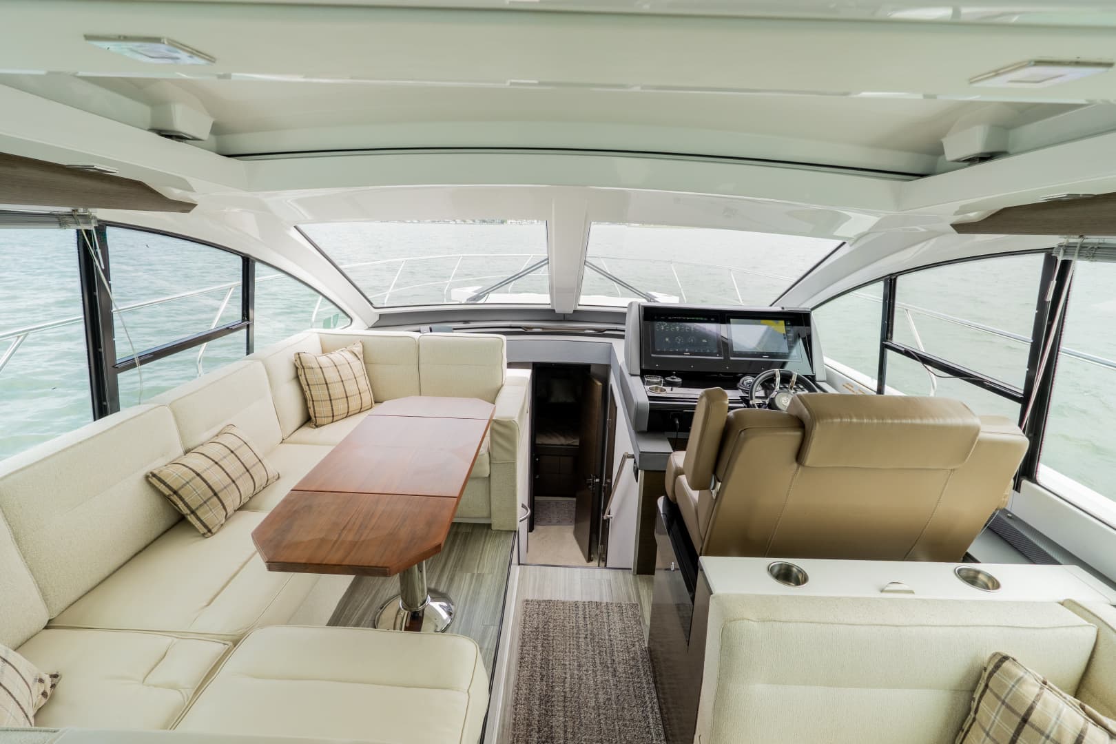 2018 Cruisers Yachts 50 CANTIUS