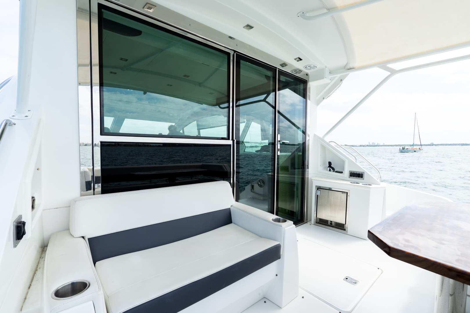 2018 Cruisers Yachts 50 CANTIUS