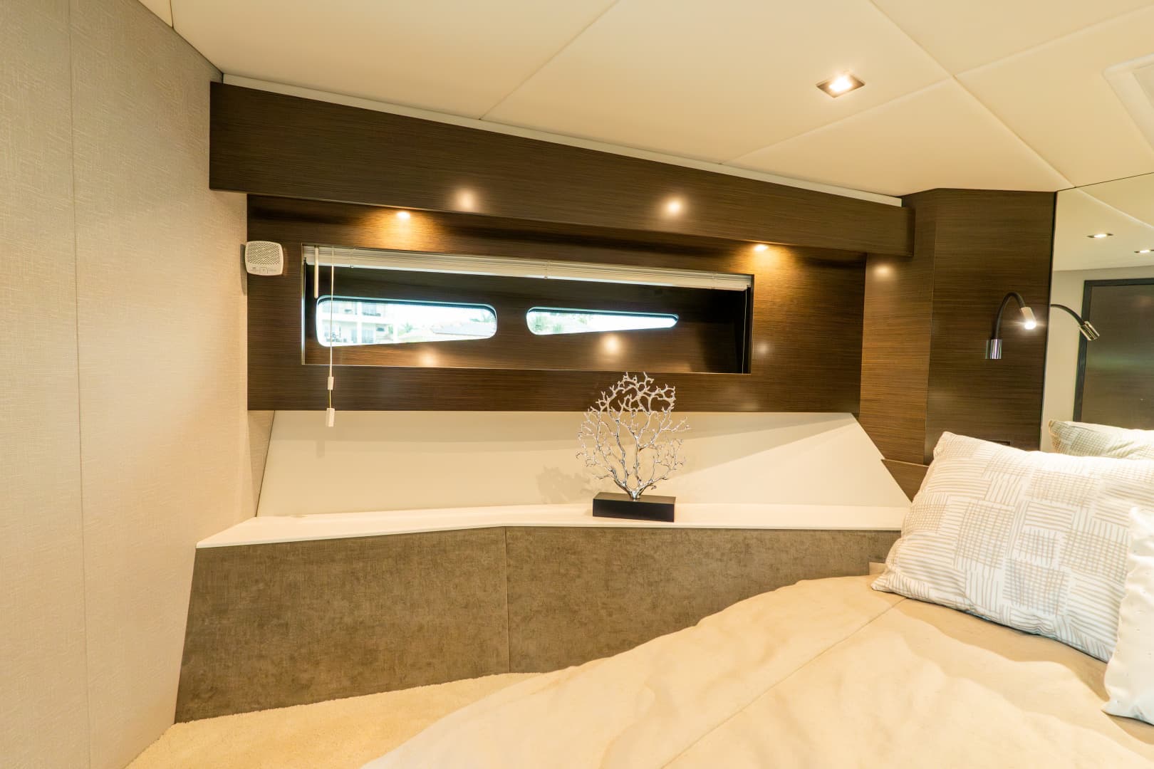 2018 Cruisers Yachts 50 CANTIUS