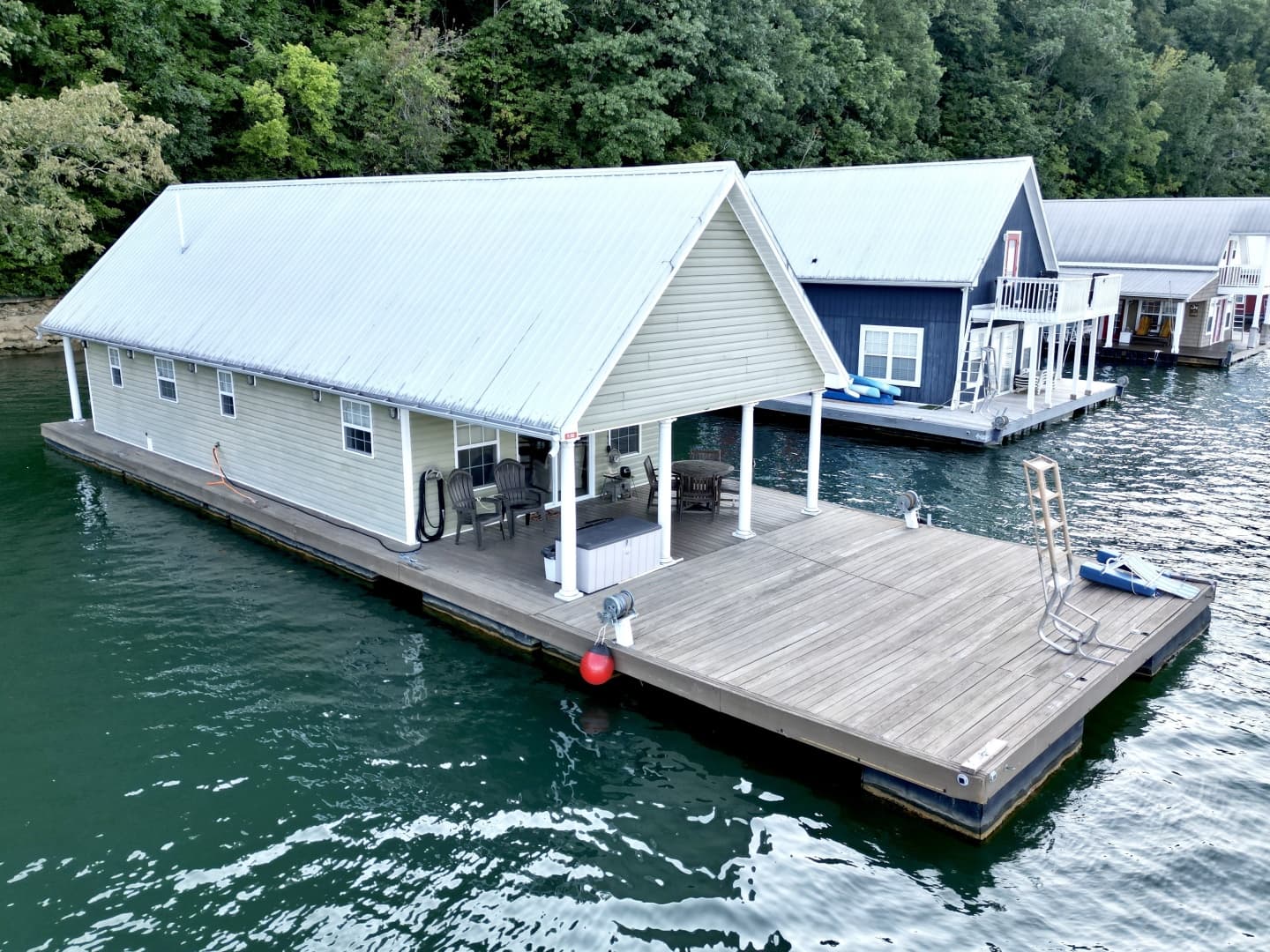 2006 Custom 20 x 43 Floating Cabin - Approx 812sqft