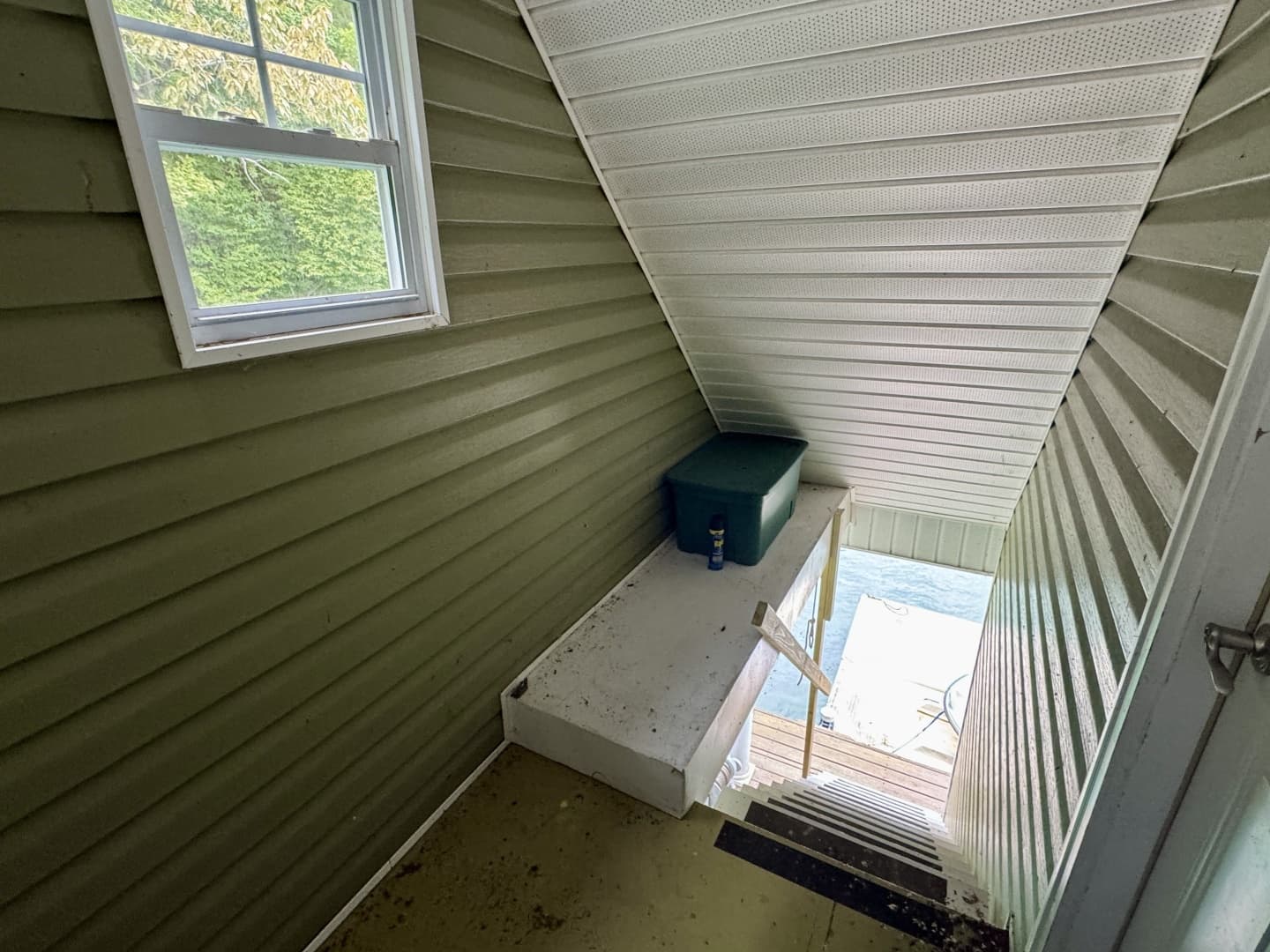 2006 Custom 20 x 43 Floating Cabin - Approx 812sqft