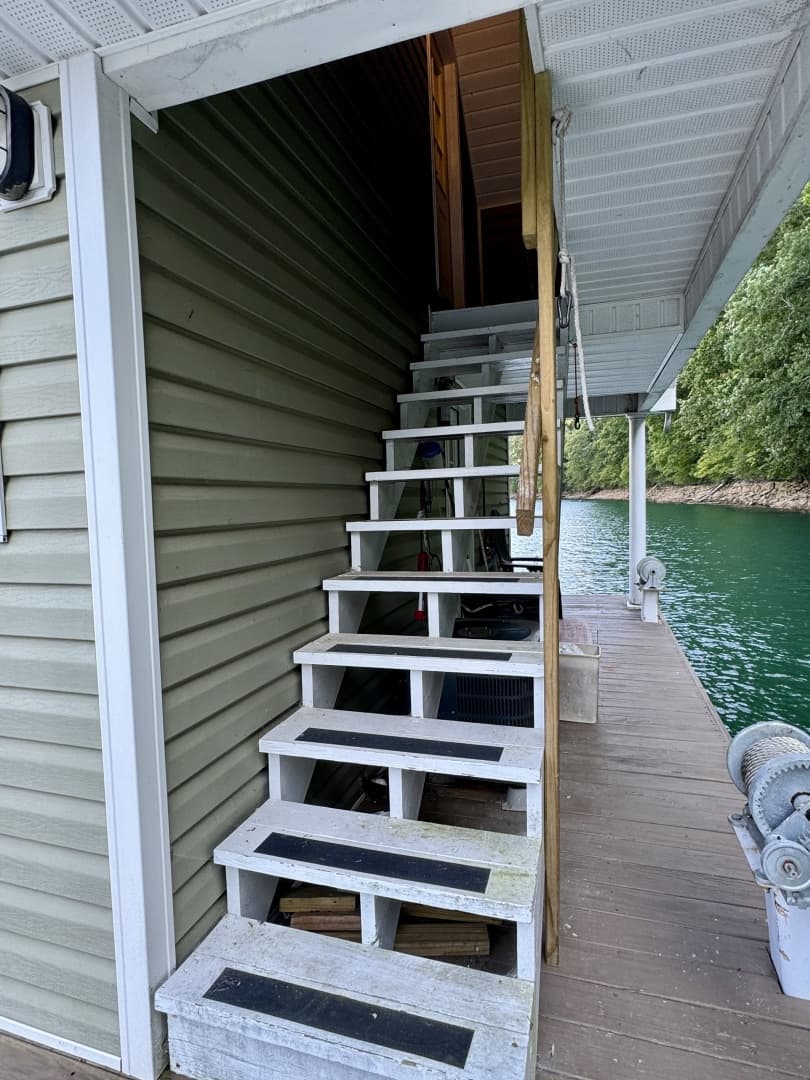2006 Custom 20 x 43 Floating Cabin - Approx 812sqft
