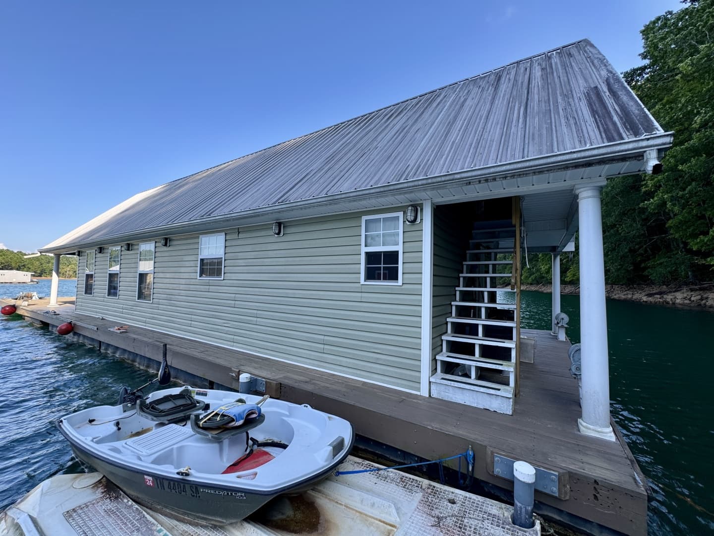 2006 Custom 20 x 43 Floating Cabin - Approx 812sqft