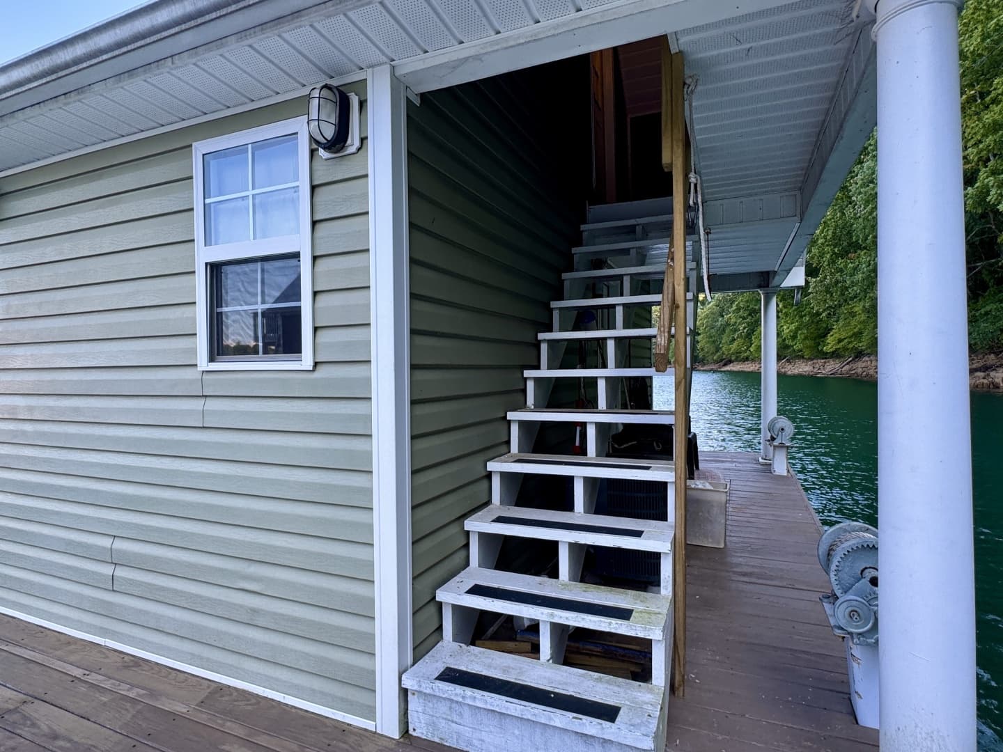 2006 Custom 20 x 43 Floating Cabin - Approx 812sqft