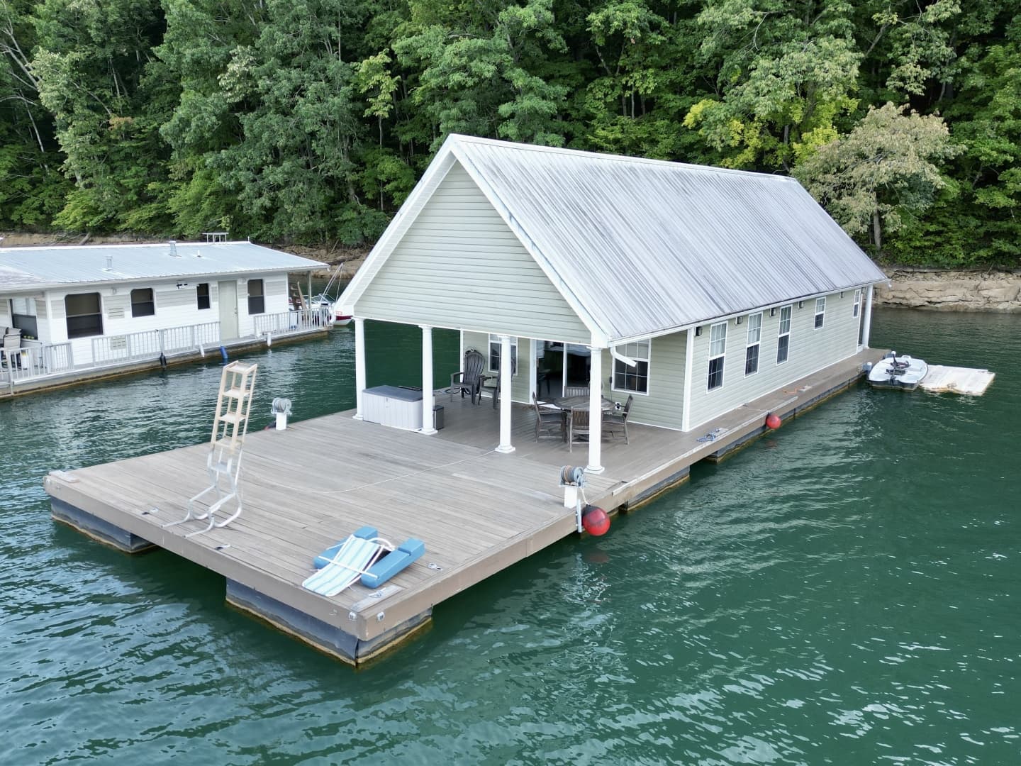 2006 Custom 20 x 43 Floating Cabin - Approx 812sqft