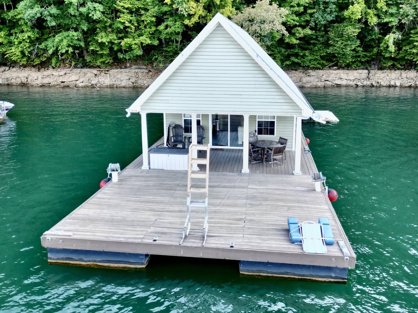 2006 Custom 20 x 43 Floating Cabin - Approx 812sqft