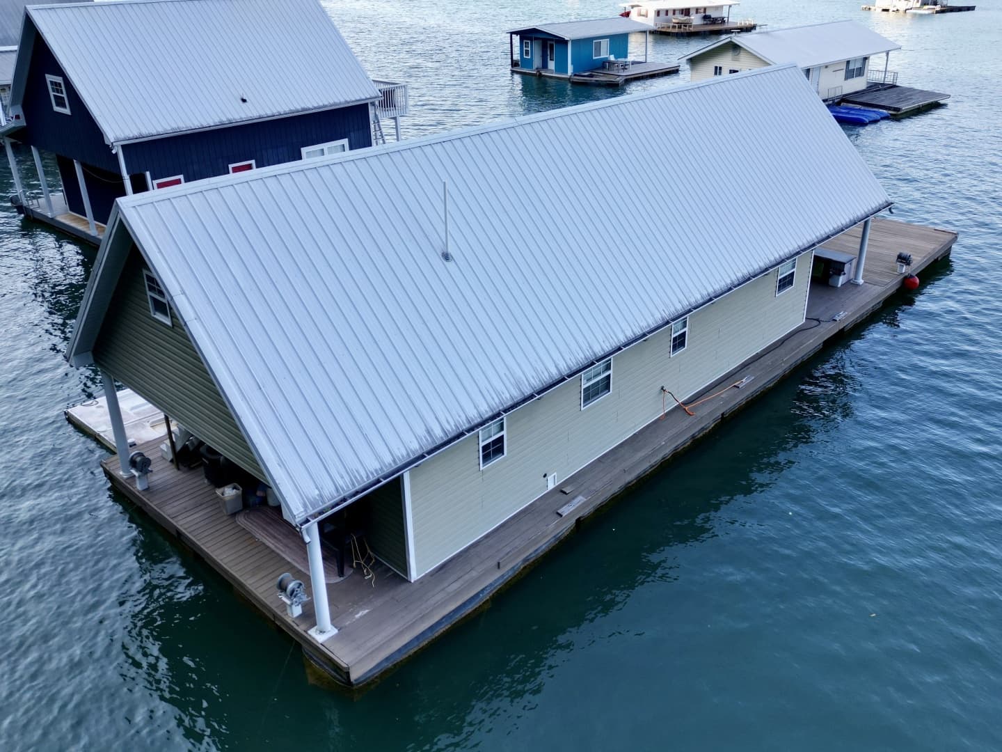 2006 Custom 20 x 43 Floating Cabin - Approx 812sqft