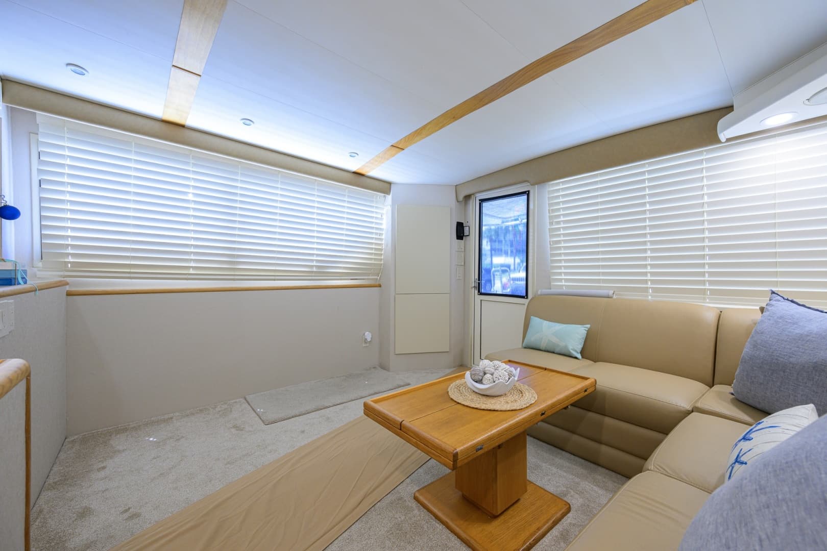 Hatteras 46 - Headwinds
